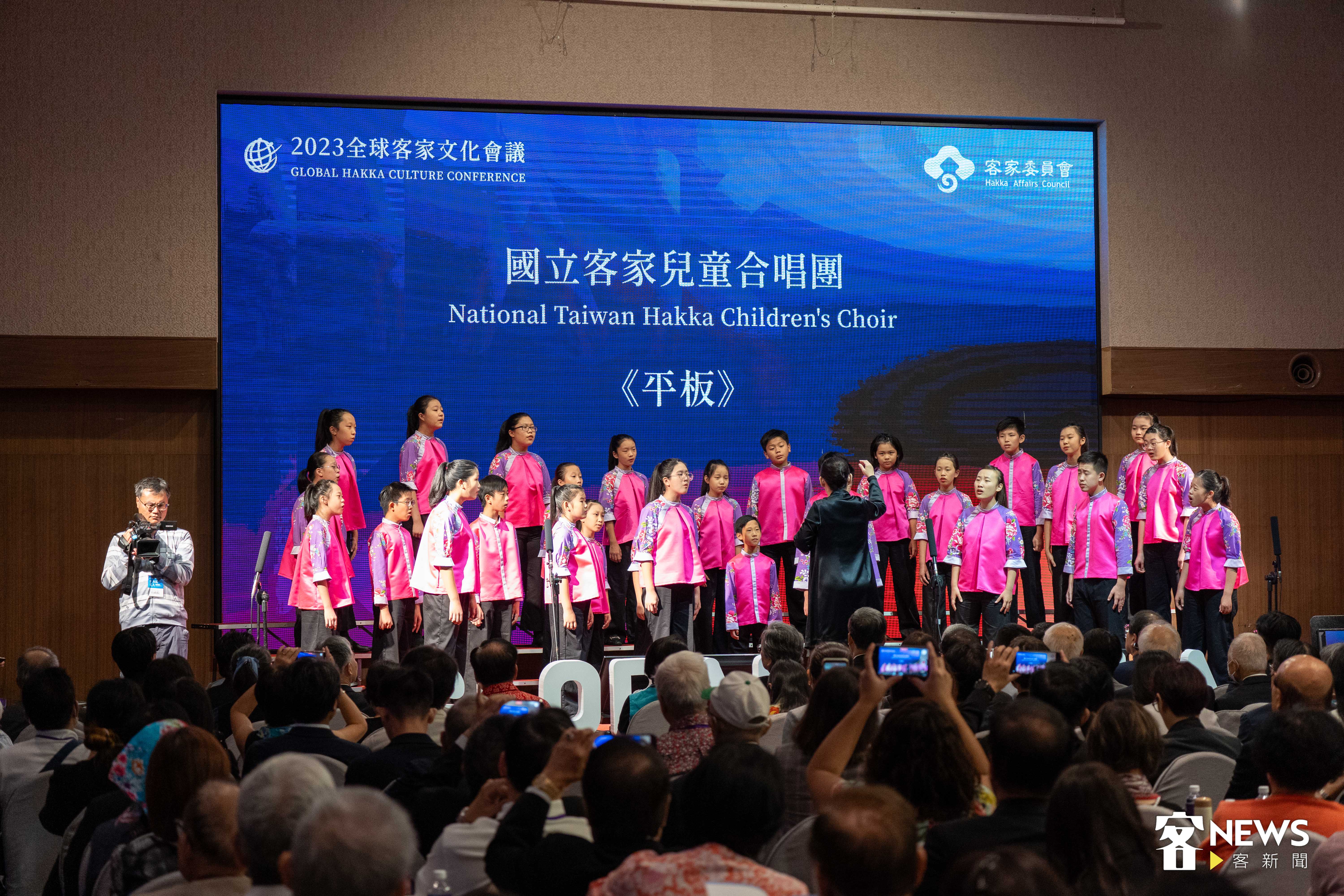 國立客家兒童合唱團以〈平板〉與〈行過〉兩首歌曲博得滿場掌聲。李台源攝