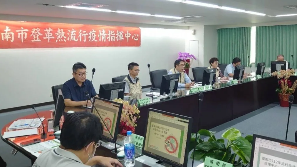 衛福部疾病管制署副署長羅一均，進駐臺南登革熱指揮中心研擬防疫計畫。台南市衛生局提供
