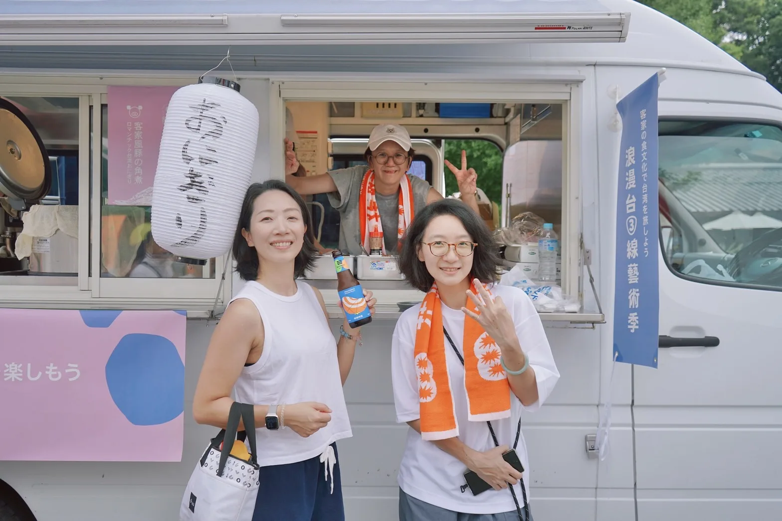 浪漫台三線藝術季團隊將週邊商品搬到東京。浪漫台三線藝術季團隊提供