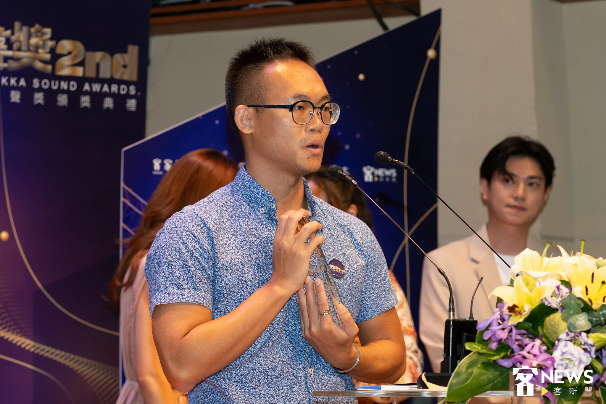 卡爾上台領獎時，哽咽地說，「雖然我的客語和節目還有很多進步的空間，但我還會繼續更努力，為同志及少數族群朋友發聲。」宋佩遙攝