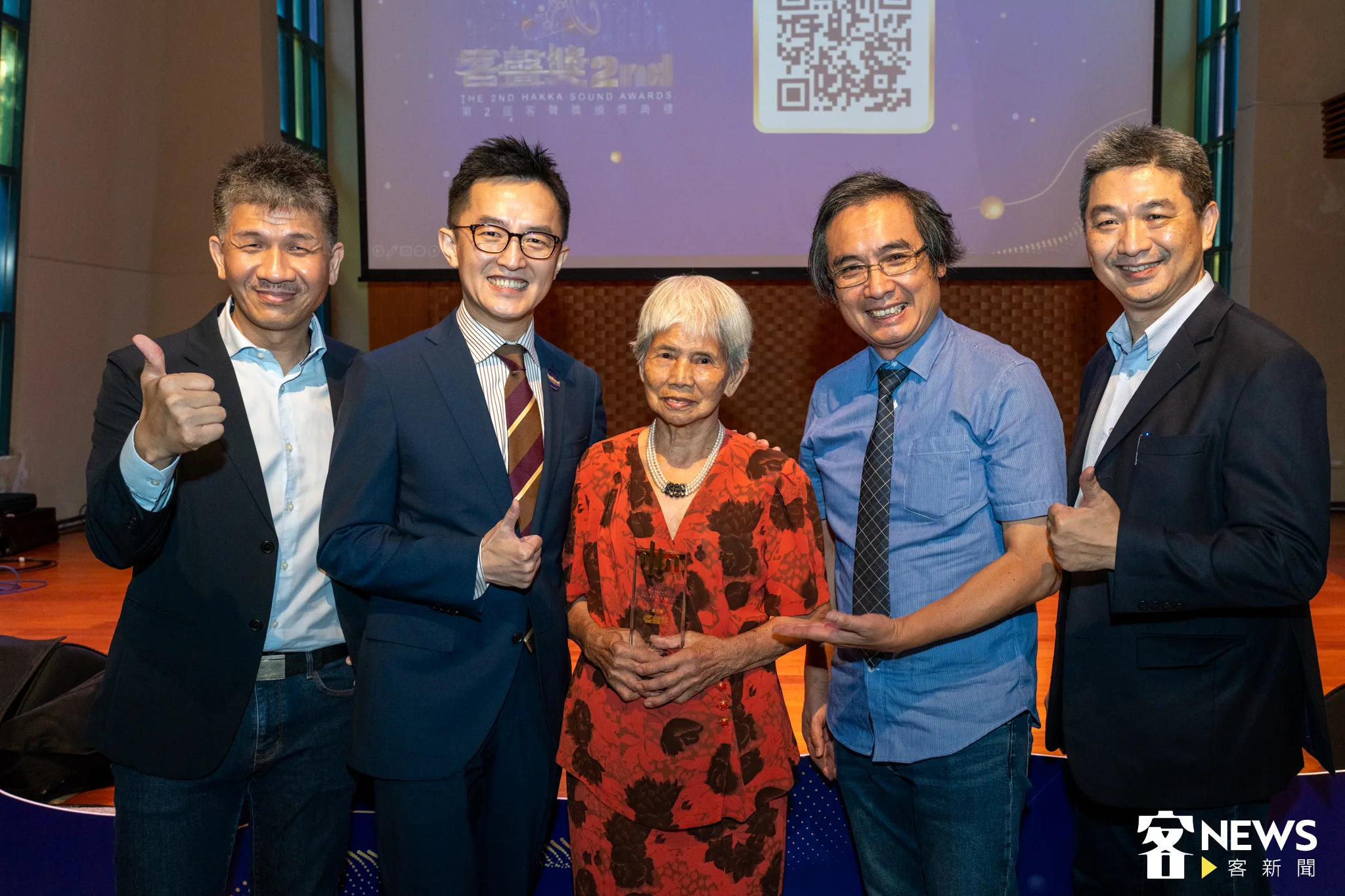 黃鳳英以86歲之姿，與小豬姐姐王旻瑛一起，連續兩年參加客聲獎，參賽的作品，內容十分有趣，兩屆都獲得評審青睞。宋佩遙攝