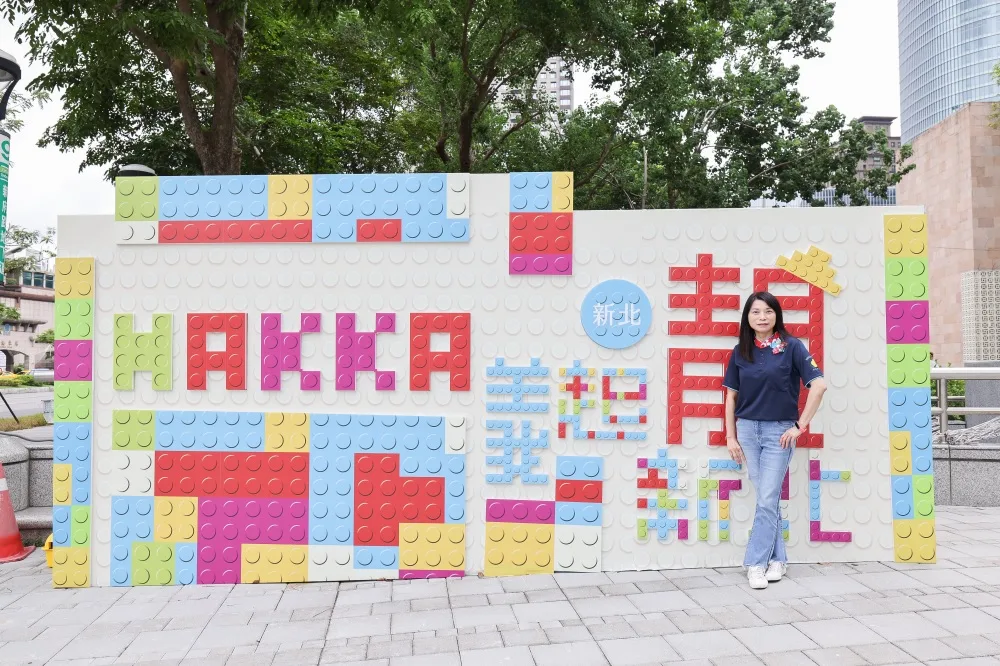 新北市客家局局長林素琴邀請大家「義起打卡靚Hakka」。新北客家局提供