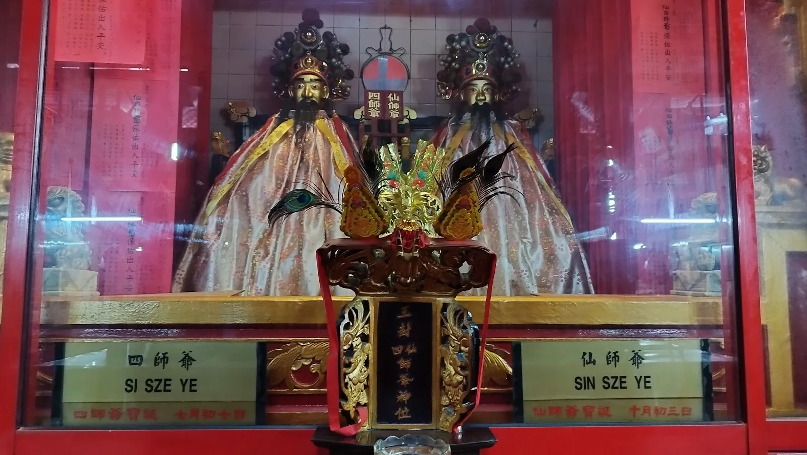 這間仙四師爺宮，大殿服祀仙師爺、四師爺，左右兩廳供奉華光大帝、聖帝爺、文昌君等神位。鍾孝昇提供