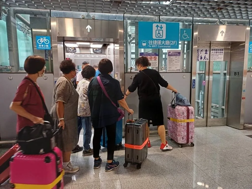 機捷A18站試辦智慧電梯　主動服務大行李與身障旅客