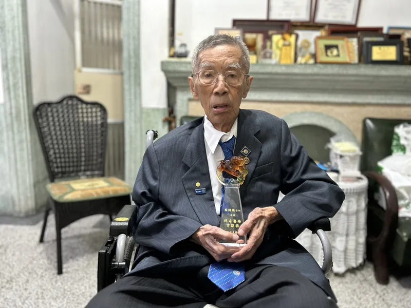 花蓮終身醫療貢獻獎　感謝百歲醫師賴錦德付出