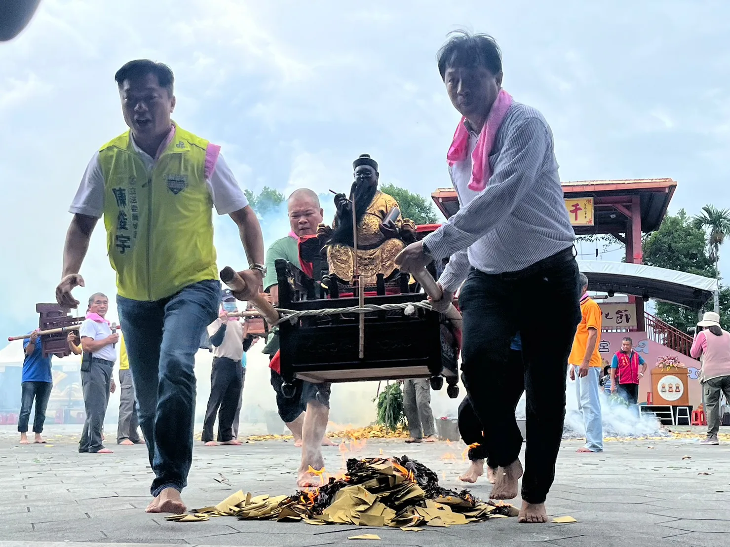 安排三山國王祝聖祭典及踩踏盆火祈福儀式除厄運、祈求國泰民安、風調雨順。林峻輔提供
