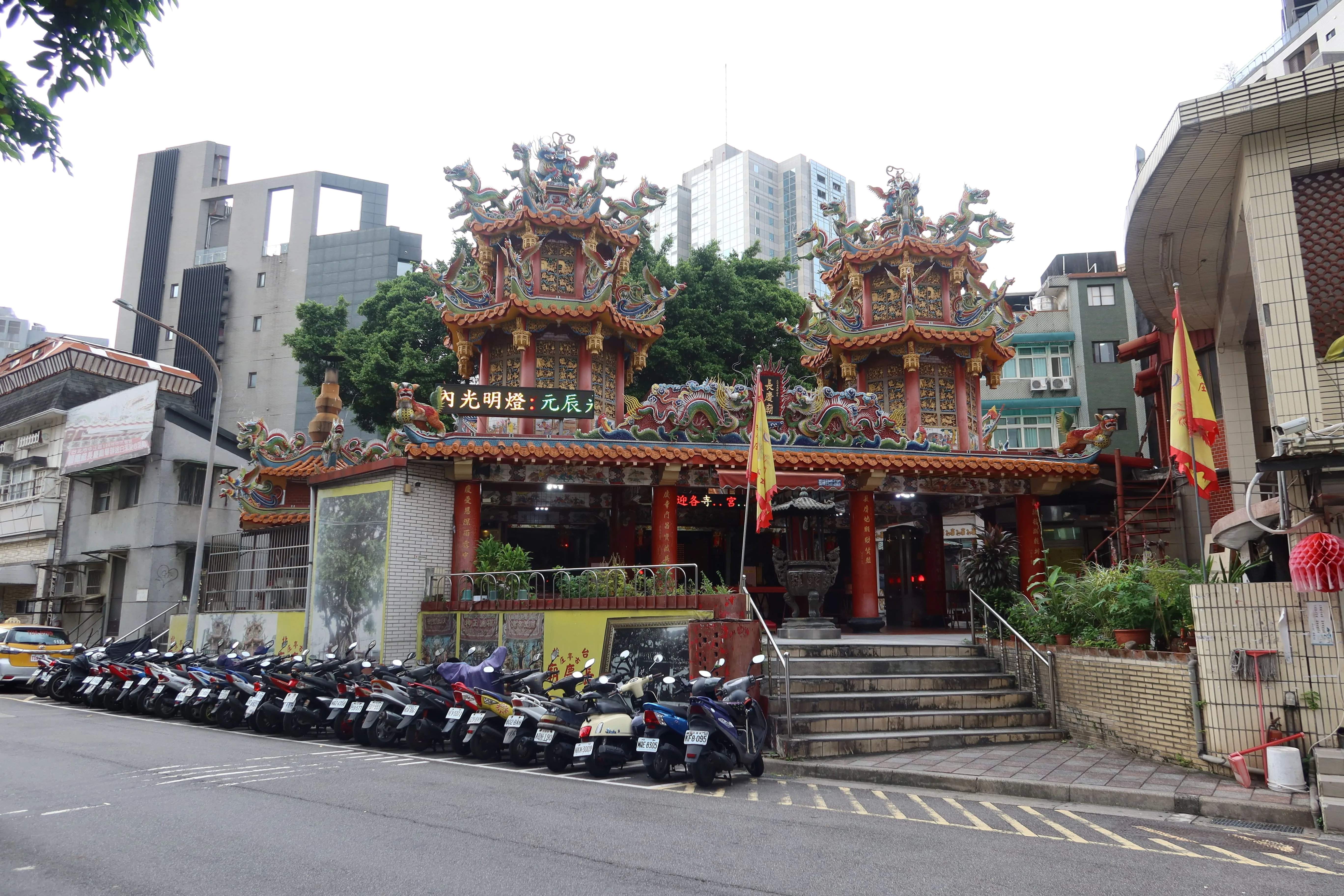 台北市古亭區晉江街長慶廟，溫送珍生前曾成立「伯公會」，信徒有不少是客家人。何來美攝