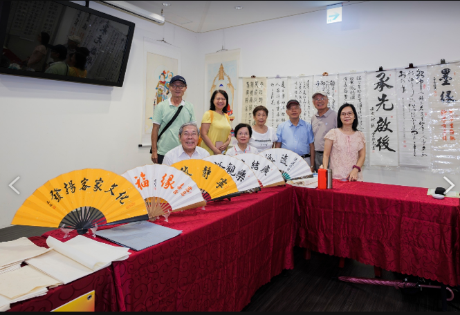 21組隊伍將於臺北客家義民嘉年華展現客家歌謠和文化之美。圖為書法班。北市客委會提供