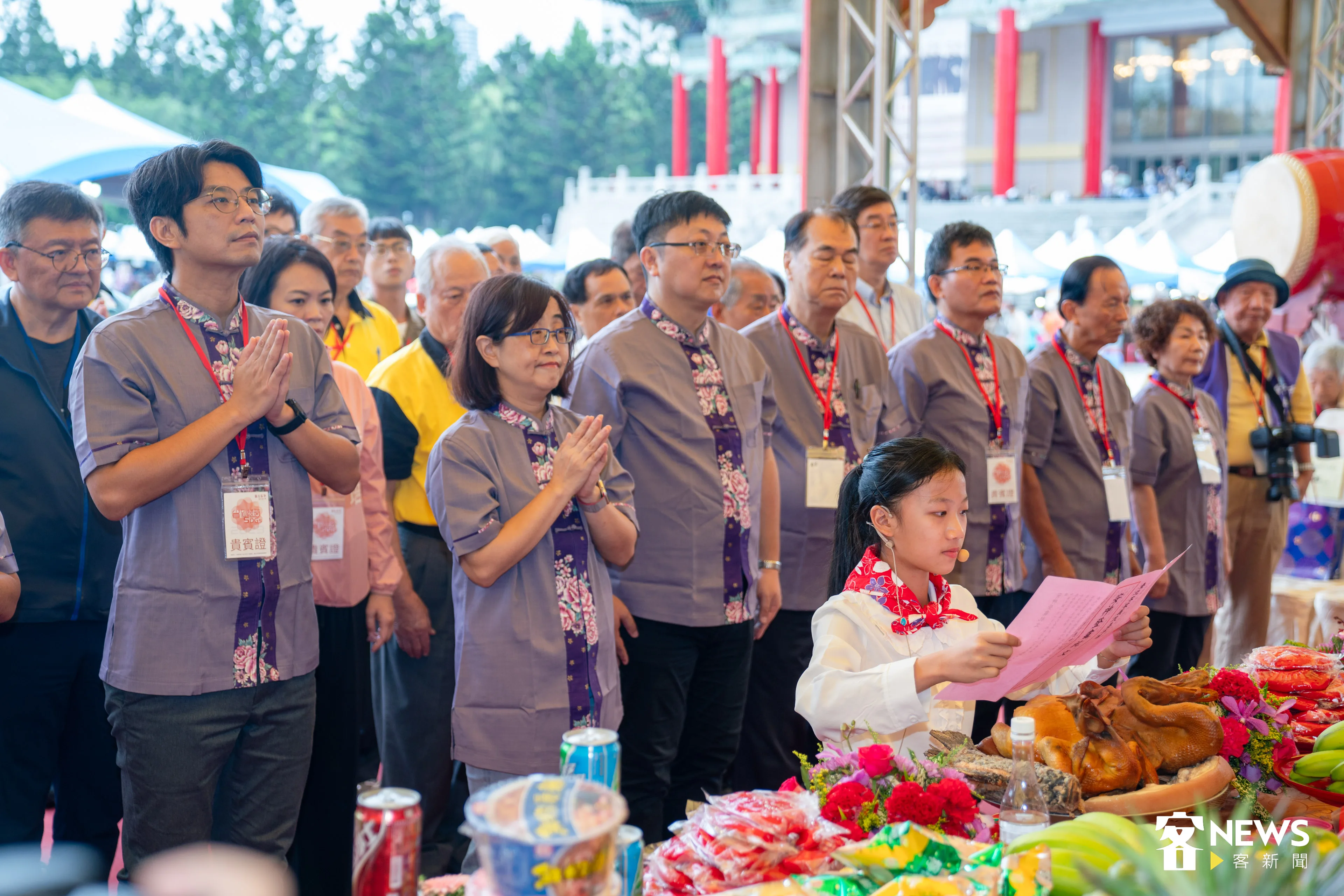 安座大典由國小禮生朗誦祝文，台北市副市長林奕華主祭。范修語攝