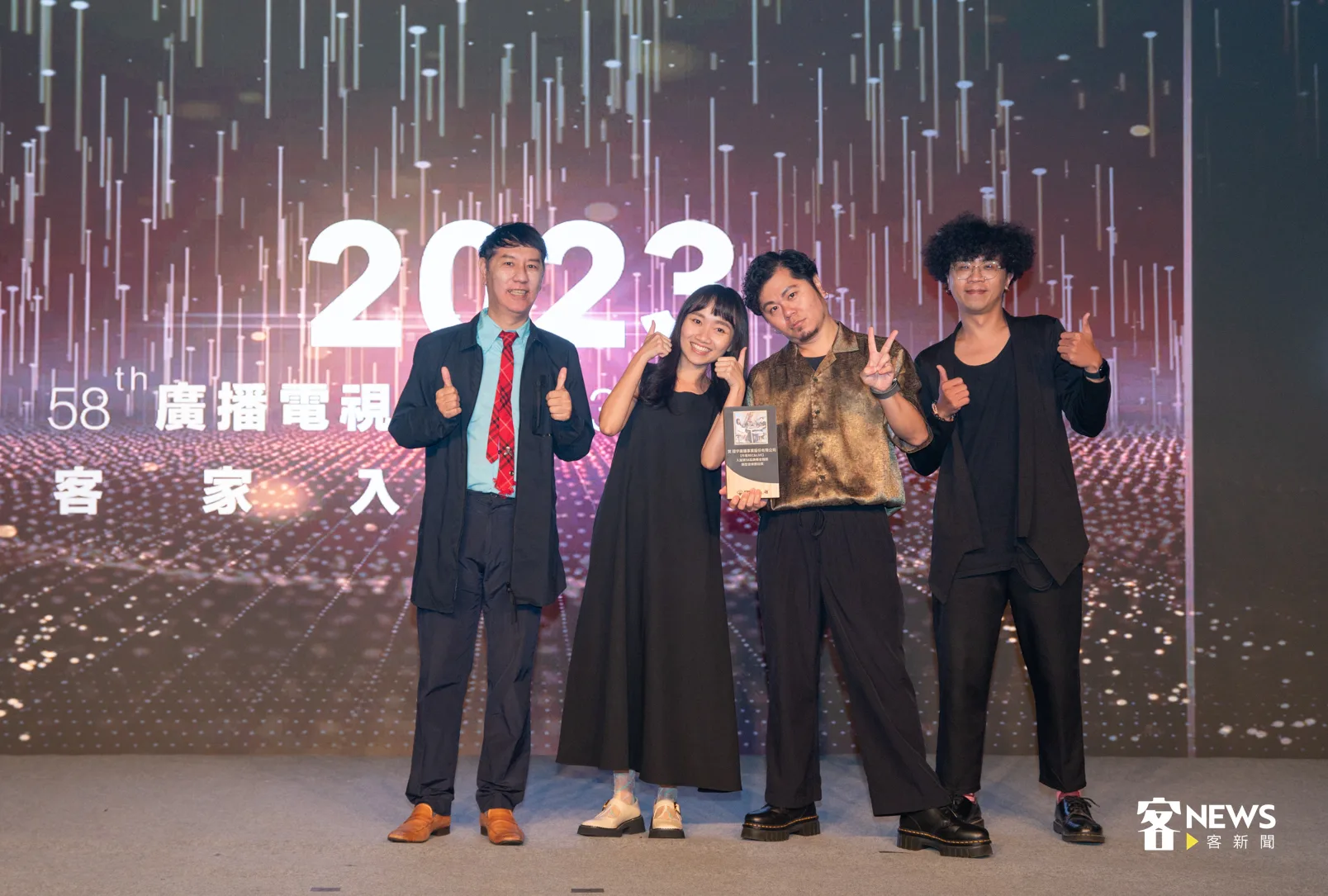 廣播金鐘入圍者東門REC&LIVE由金曲歌手黃子軒（右二）領軍製作。洪俊傑攝