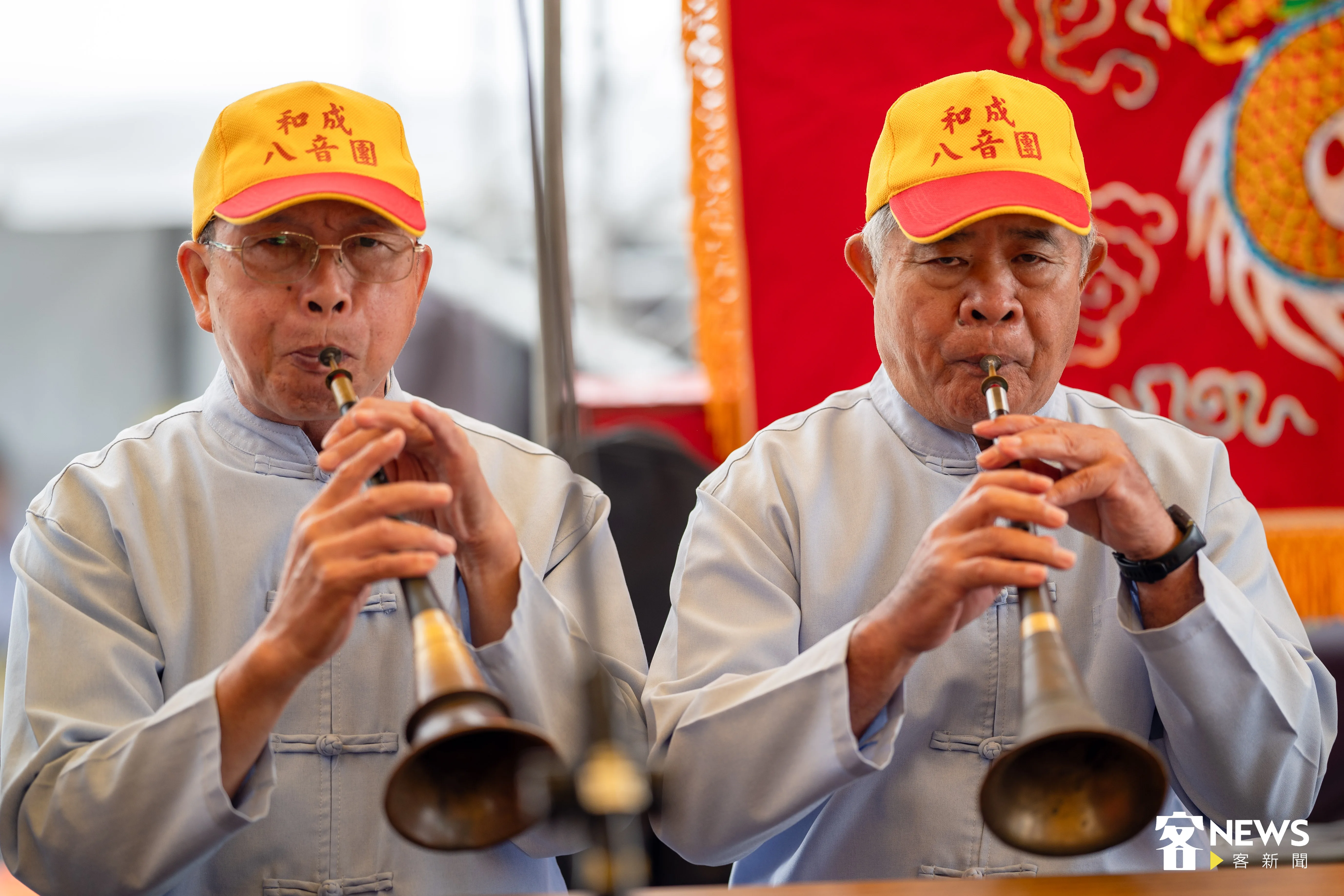 舞台上客家八音邁力演出。范修語攝