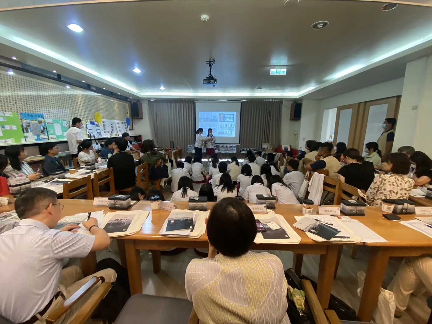 線上線下超過600位師生、社區老師共同參與。苗栗高中提供