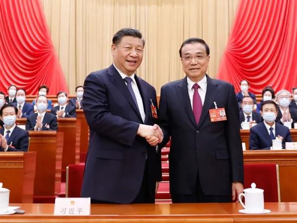 中國國家主席習近平與李克強握手。翻攝中國國務院官方網站