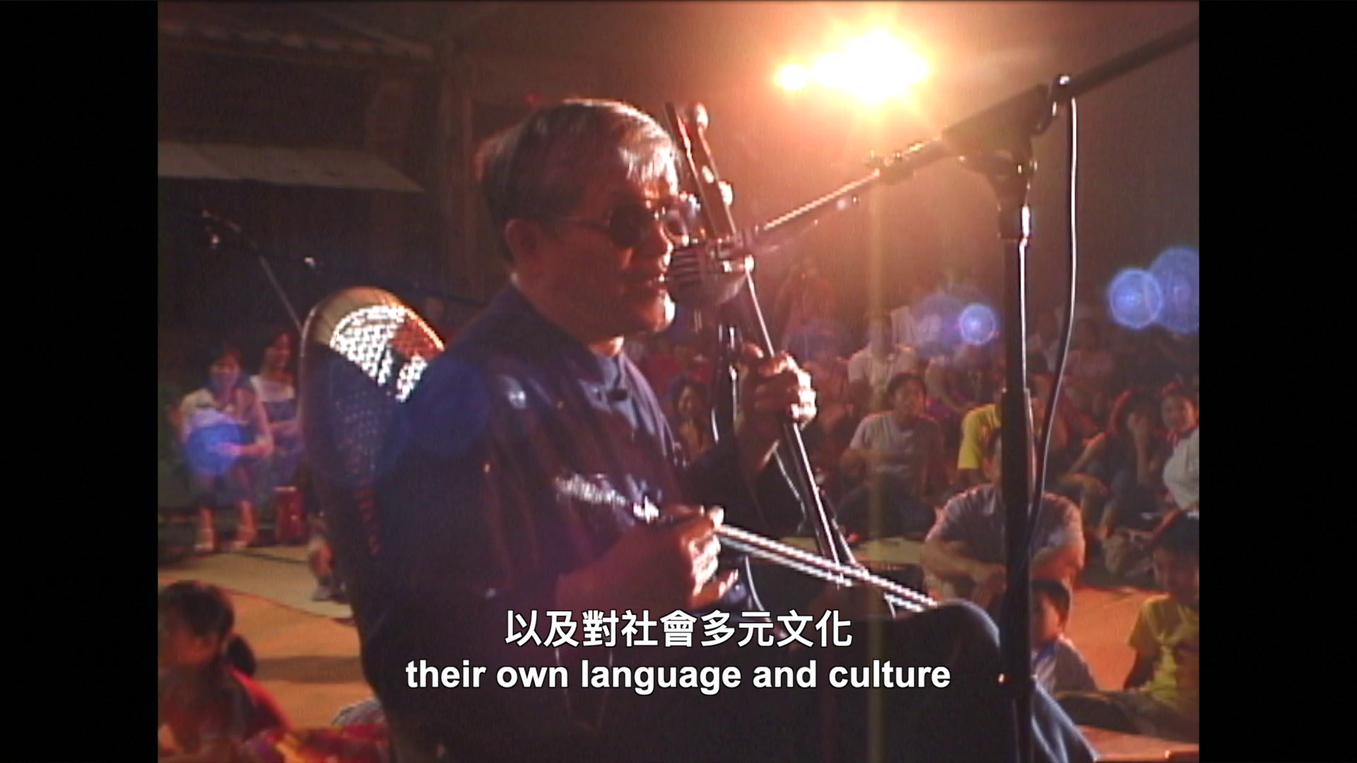 紀錄片《客家說唱一甲子　徐木珍》將在8日臺灣國際民族誌影展首映，導演古少騏用影像紀錄徐木珍演出的珍貴片段。取自紀錄片《客家說唱一甲子　徐木珍》片段，古少騏提供