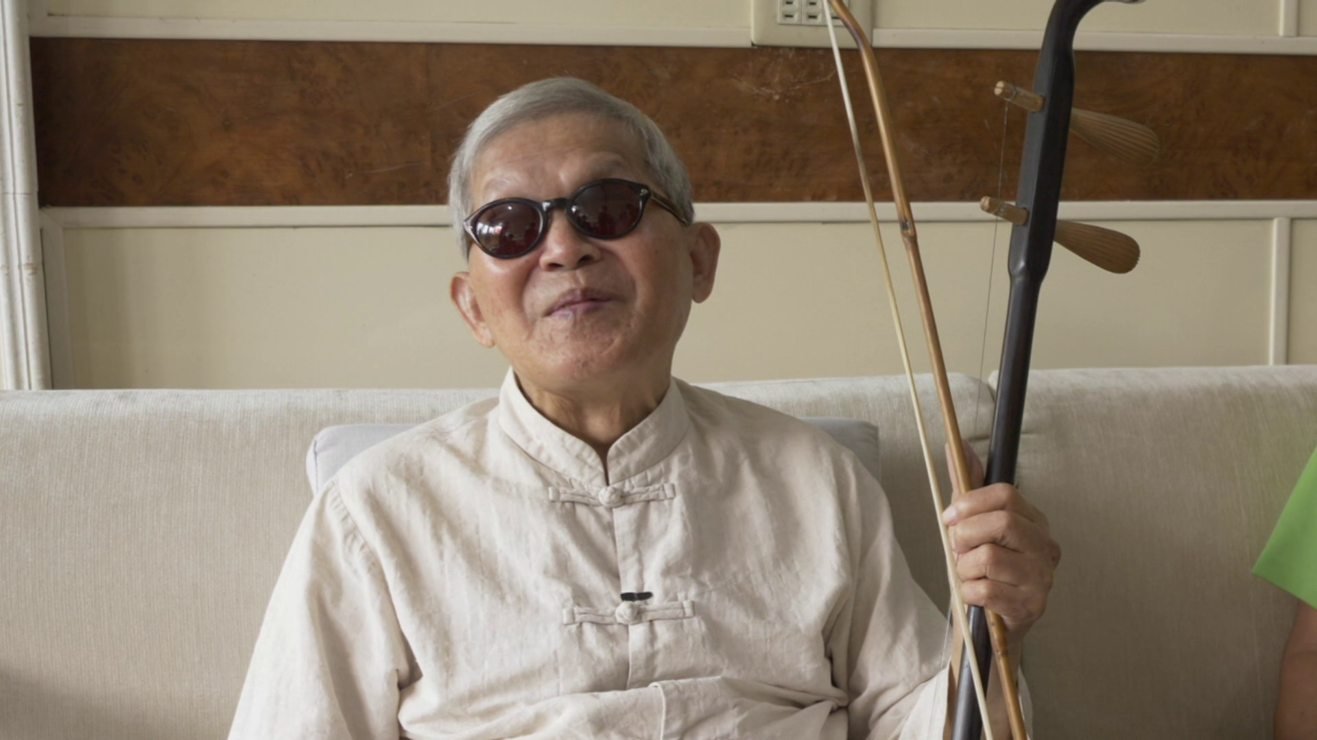 導演古少騏紀錄下了徐木珍演出的珍貴畫面。取自紀錄片《客家說唱一甲子　徐木珍》片段，古少騏提供