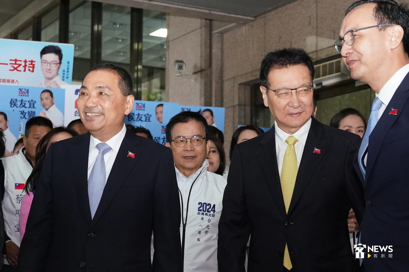 現場民眾不斷高喊「顧好台灣、人民好康」口號。洪俊傑攝