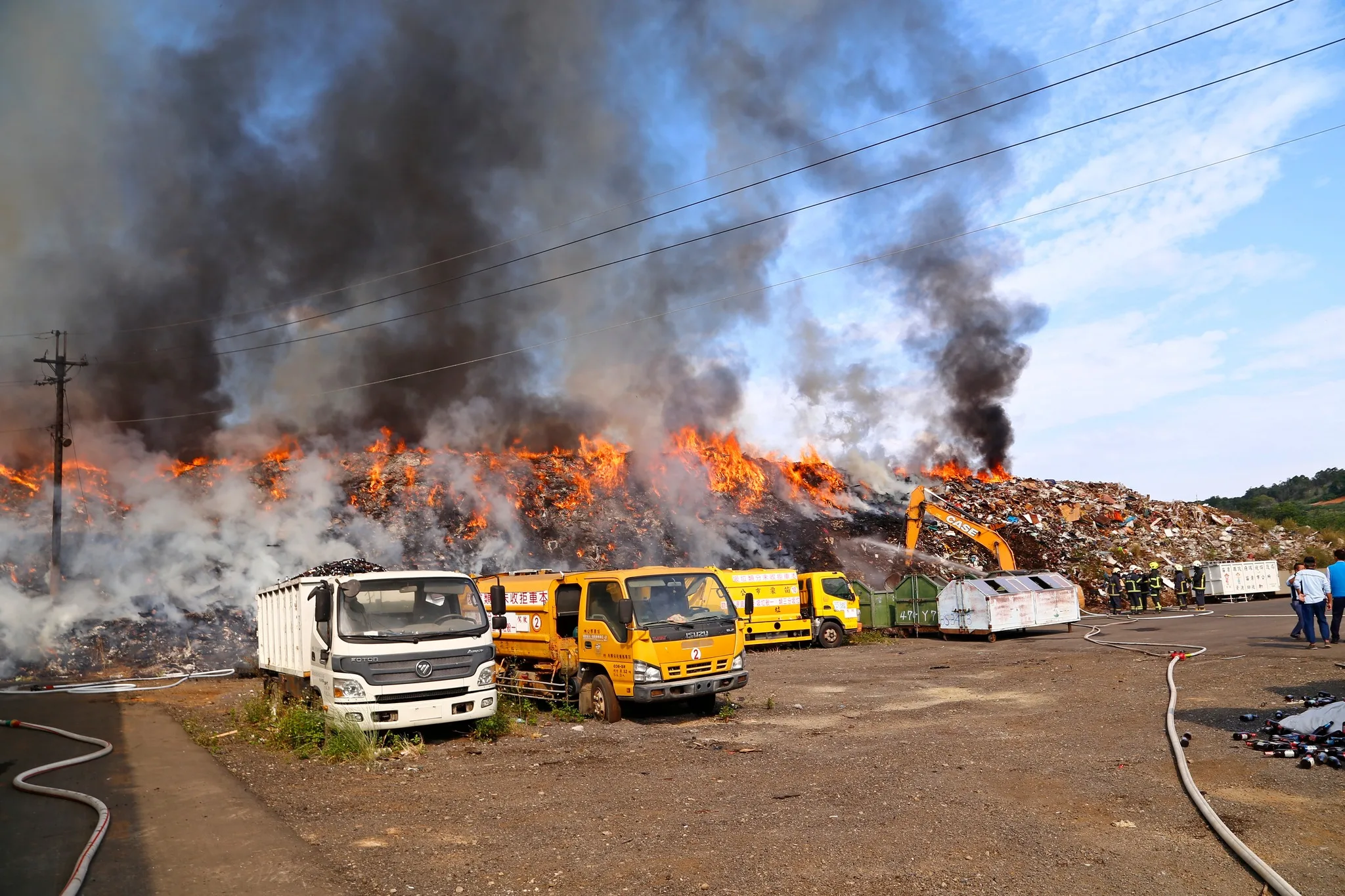 苗栗垃圾掩埋場變電箱爆炸釀火警　警消籲周邊住戶暫關門窗