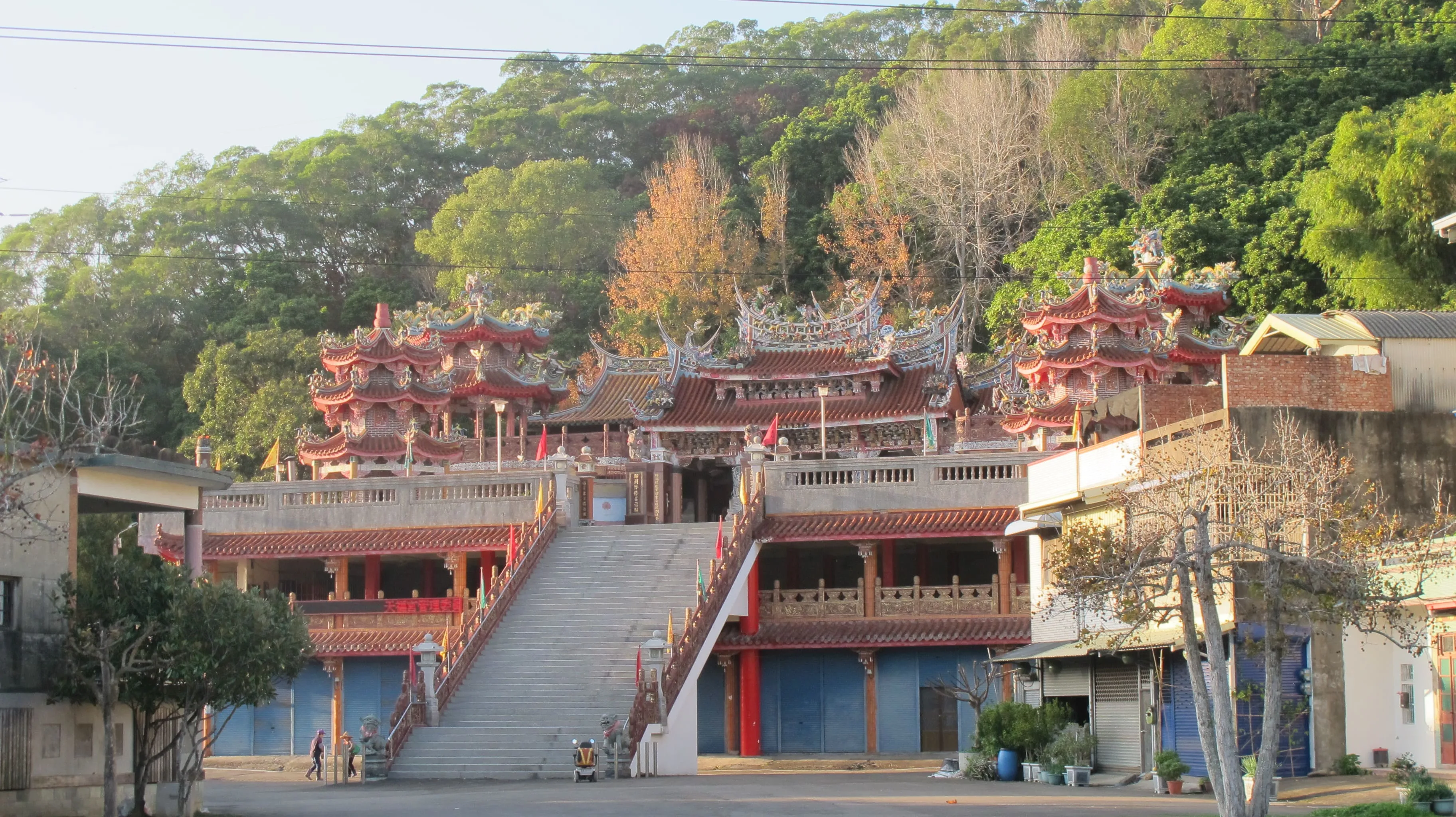 廿餘年前擴建後的西湖鄉天福宮。何來美攝