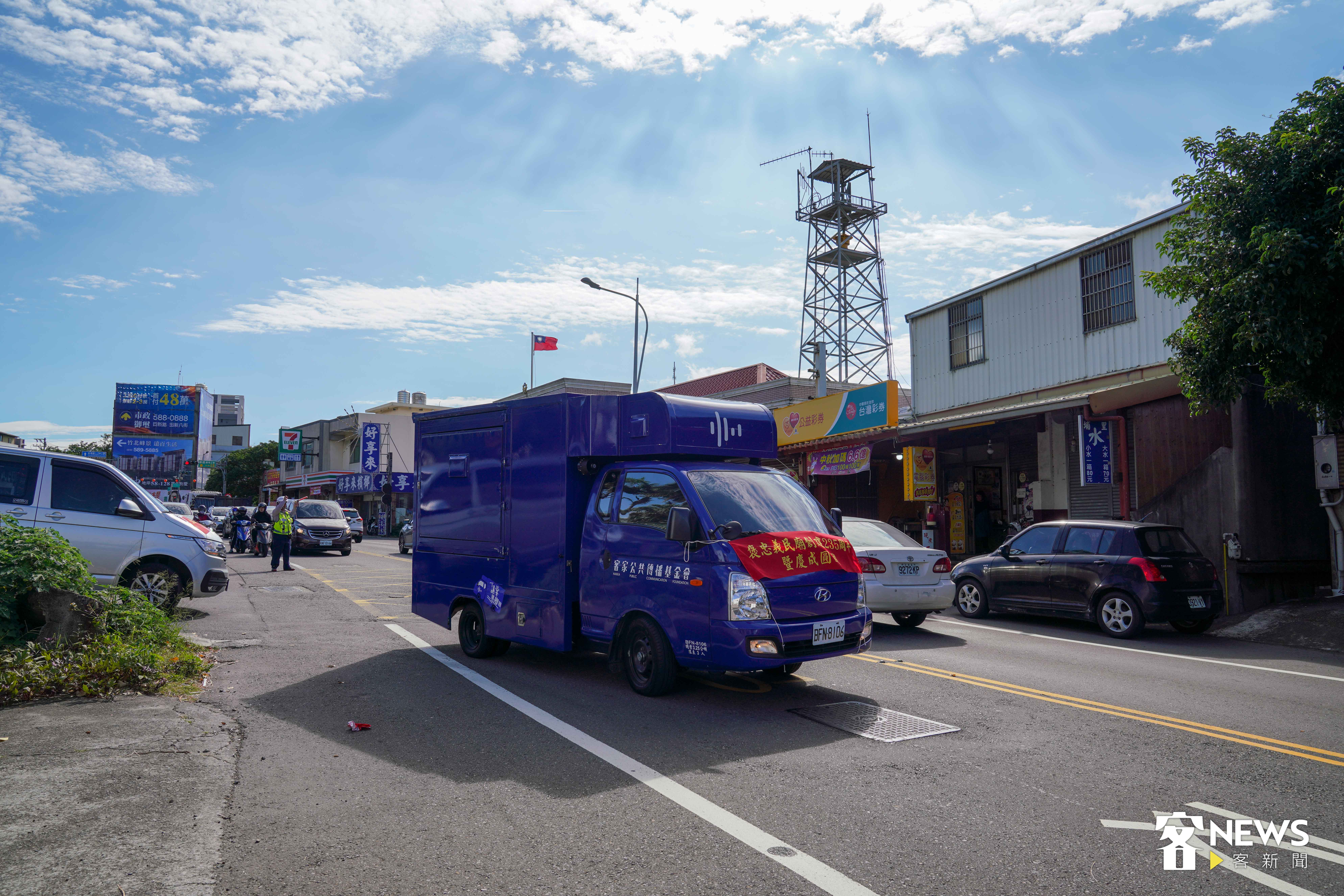 客家公共傳播基金會講客號全程跟隨出巡隊伍，即時轉播GPS定位。李台源攝