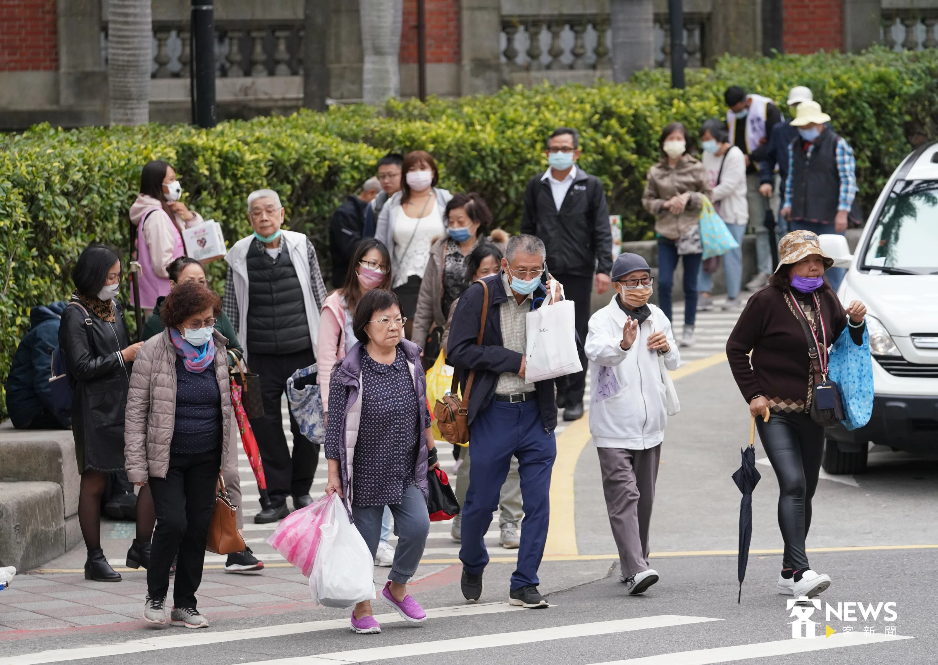 即時查核｜網傳12月1日沒戴口罩罰1.5萬？過期資訊！2020年秋冬防疫專案