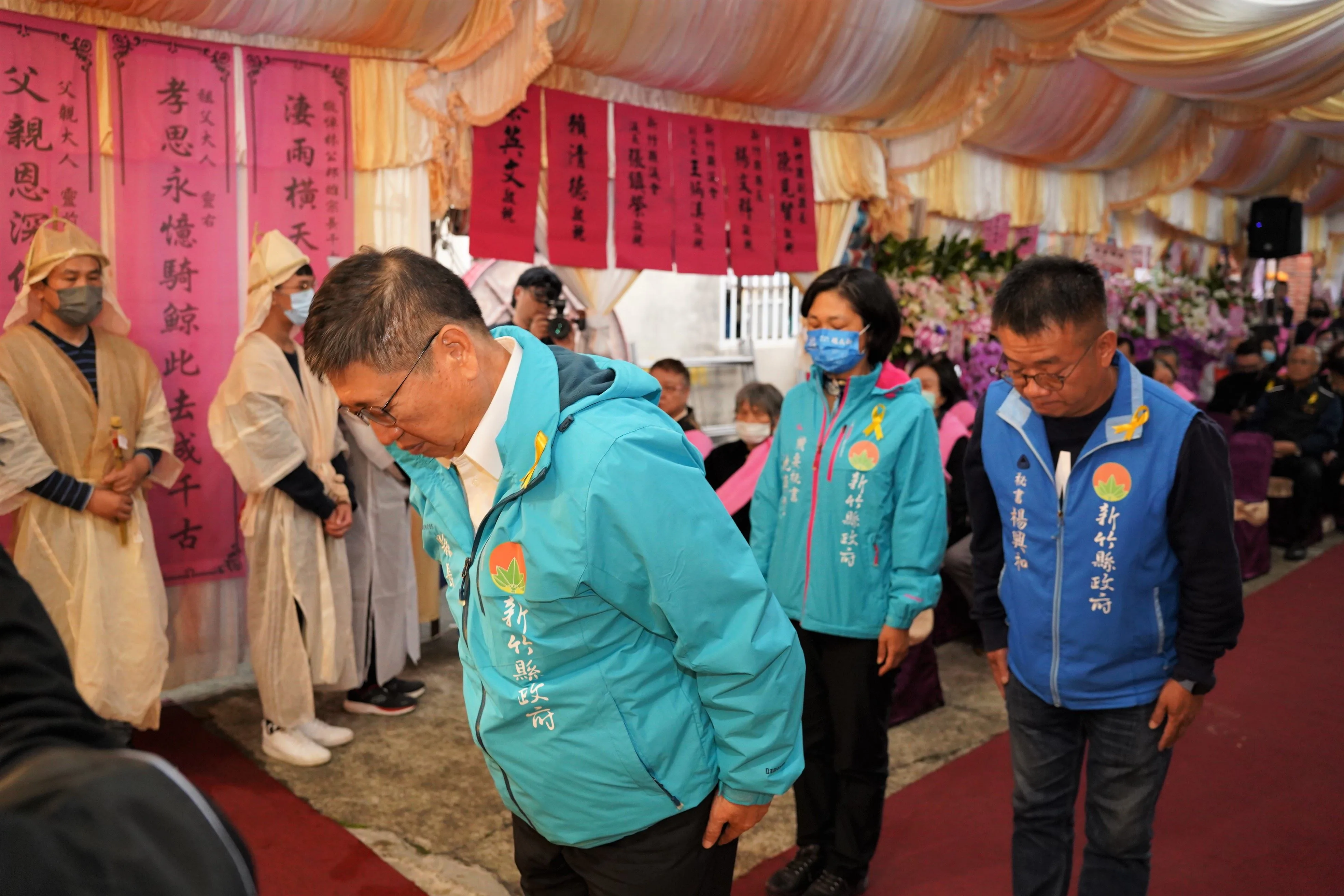 新竹縣長楊文科今（6）日出席林邦雄先生公奠，感念其長期的付出，為傳承義民祭不遺餘力。新竹縣政府提供