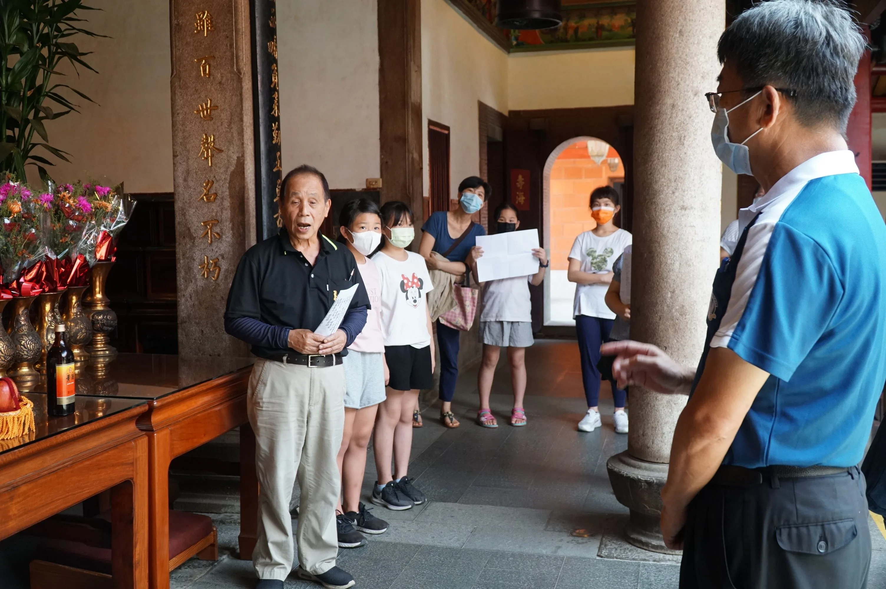 林邦雄（左一）去年（2022）年培訓小小禮生、祝禱生。新竹縣政府提供