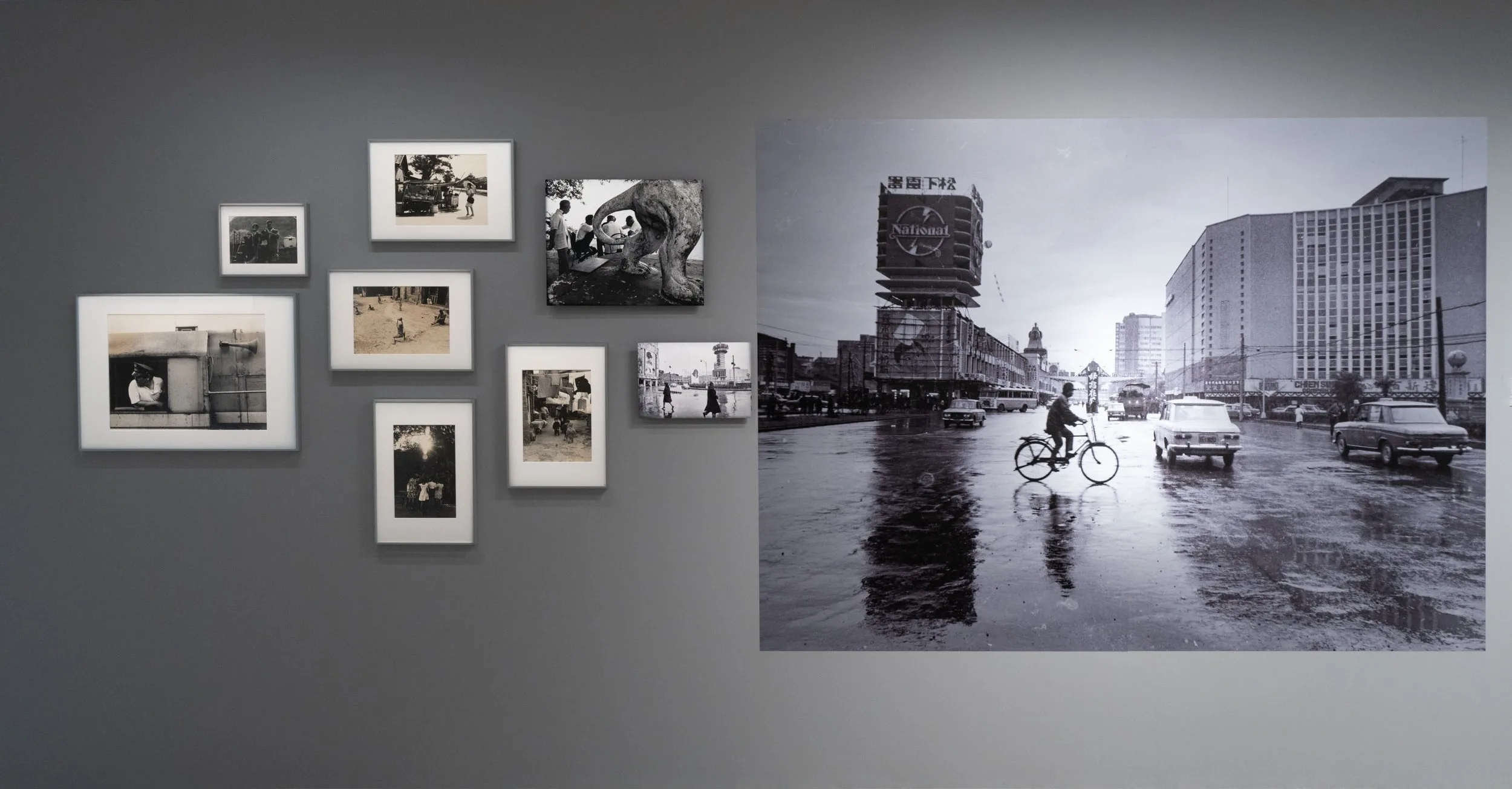攝影家李悌欽於1960-1980年代，於臺北街頭及臺灣各地的寫實作品。國家攝影中心提供