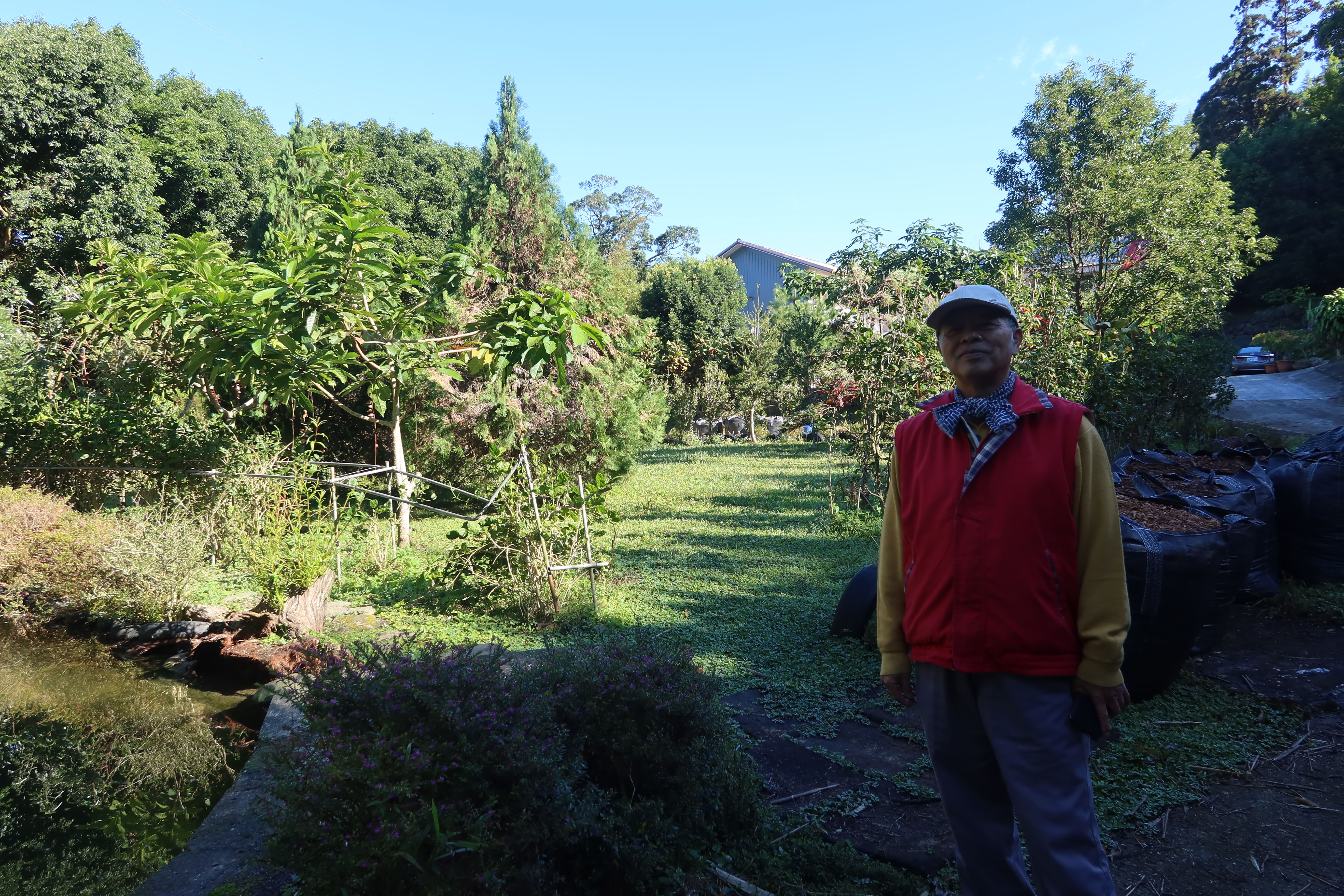 范振乾9年前回歸南庄鄉蓬萊村山林,重溫晴耕雨讀生活,圖為「欽芹居」一景。何來美攝