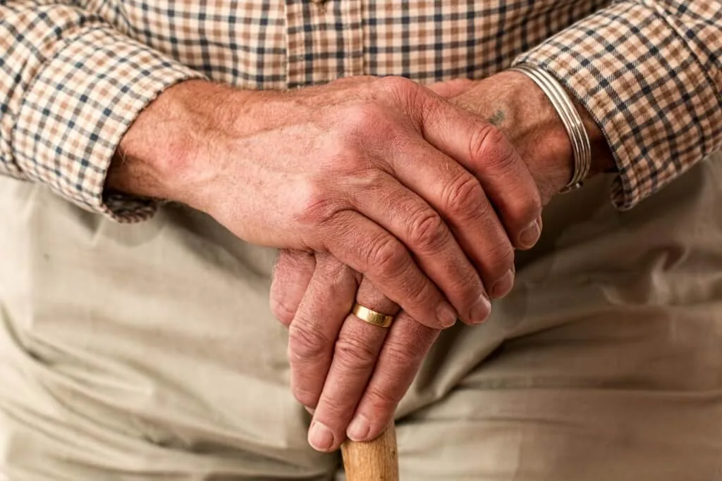 勞工請領勞保老年年金　113年起需滿64歲