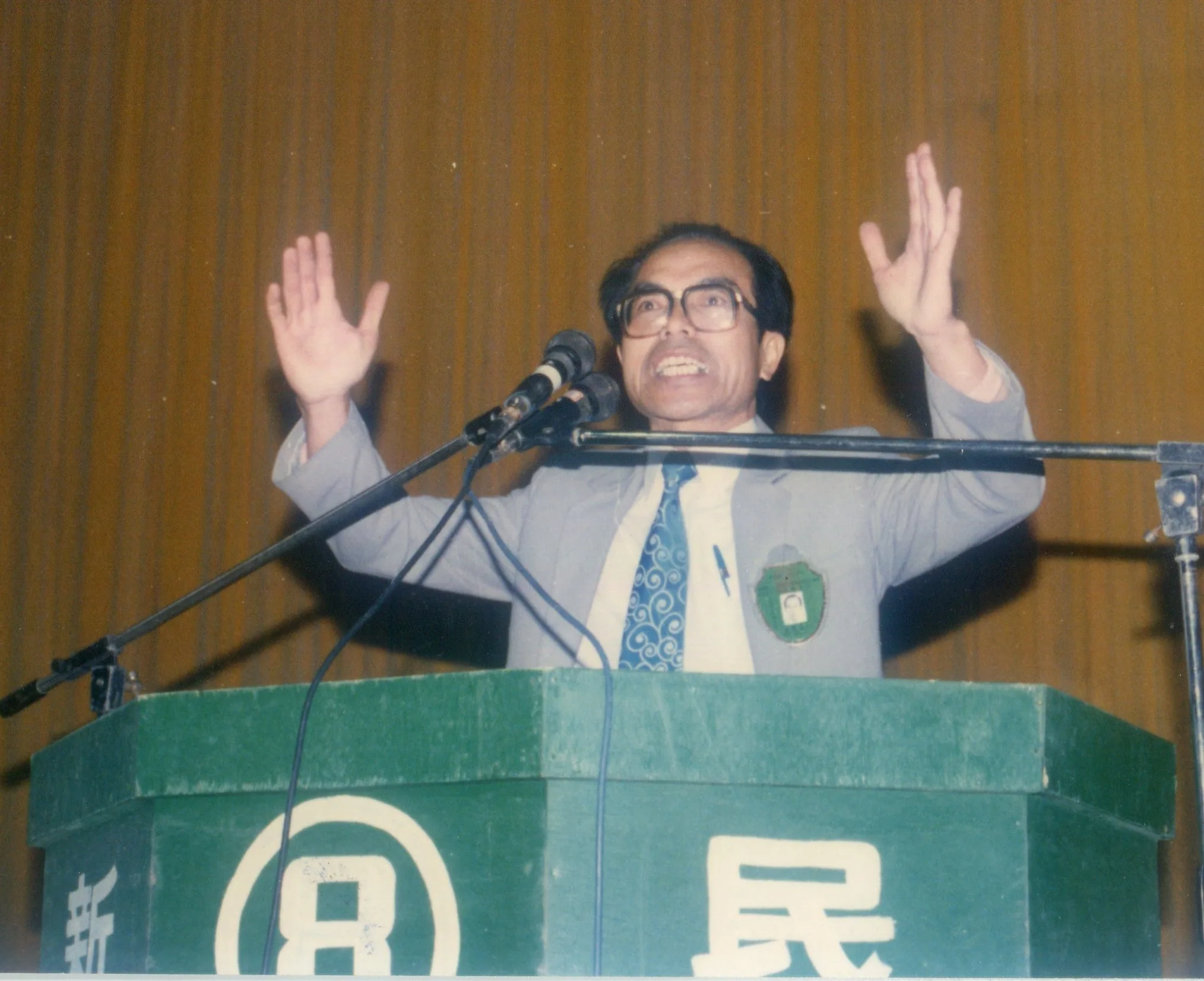 吳明波從1978年起選過3次國大代表,1991年始當選第二屆國大代表,圖為他發表政見的神情。何來美攝