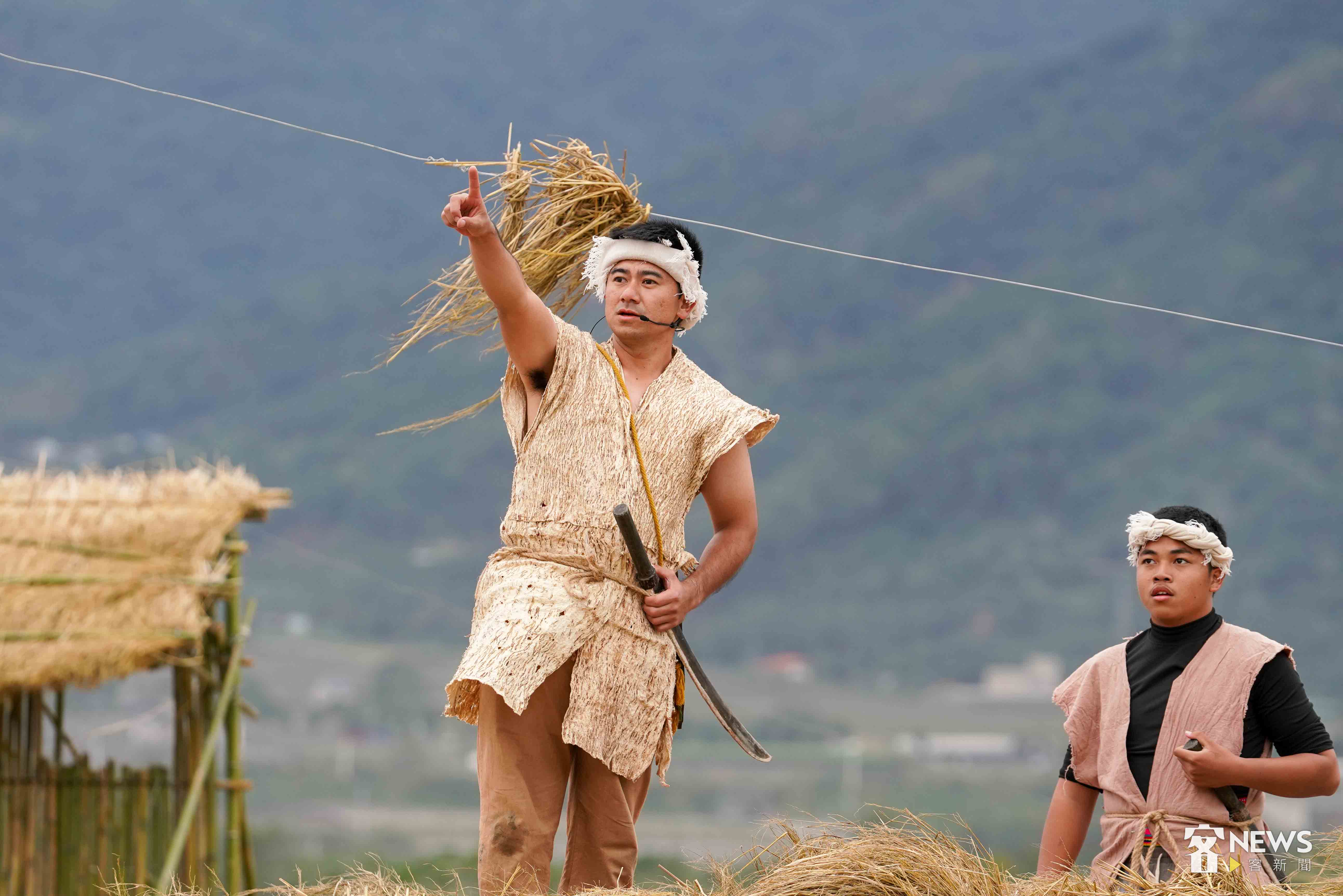 《戲說雷公火》油電光部落居民自發排練演出。李台源攝