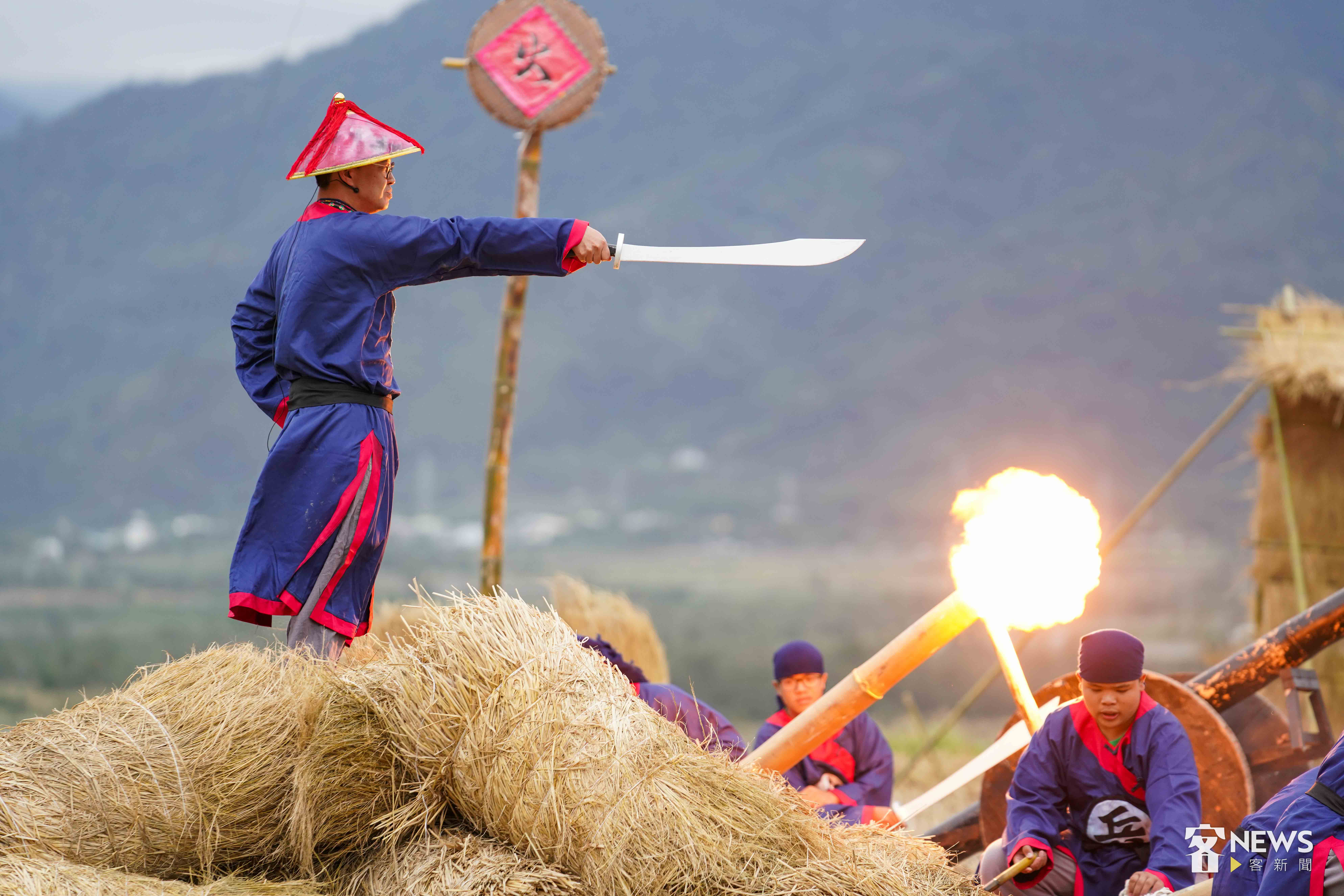 《戲說雷公火》劇中的清兵由關山鎮上的漢人擔綱。李台源攝