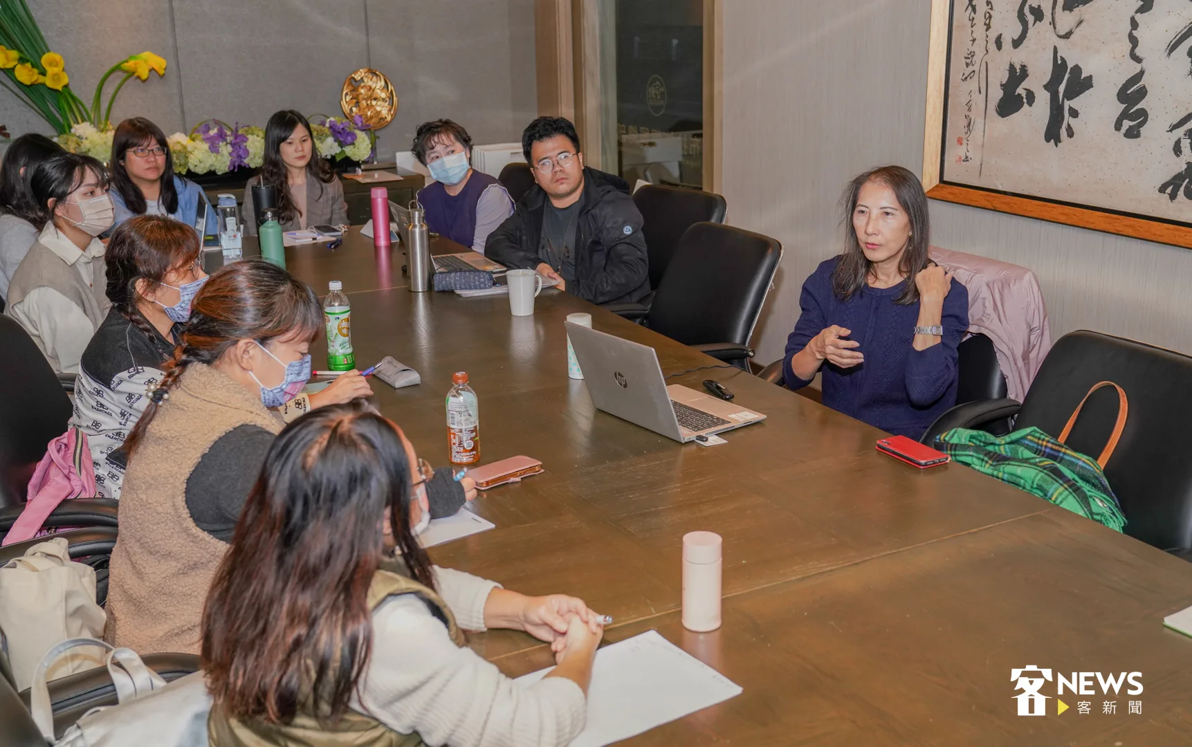 廣播主持人一起聆聽金鐘得主分享製作心得。洪俊傑攝