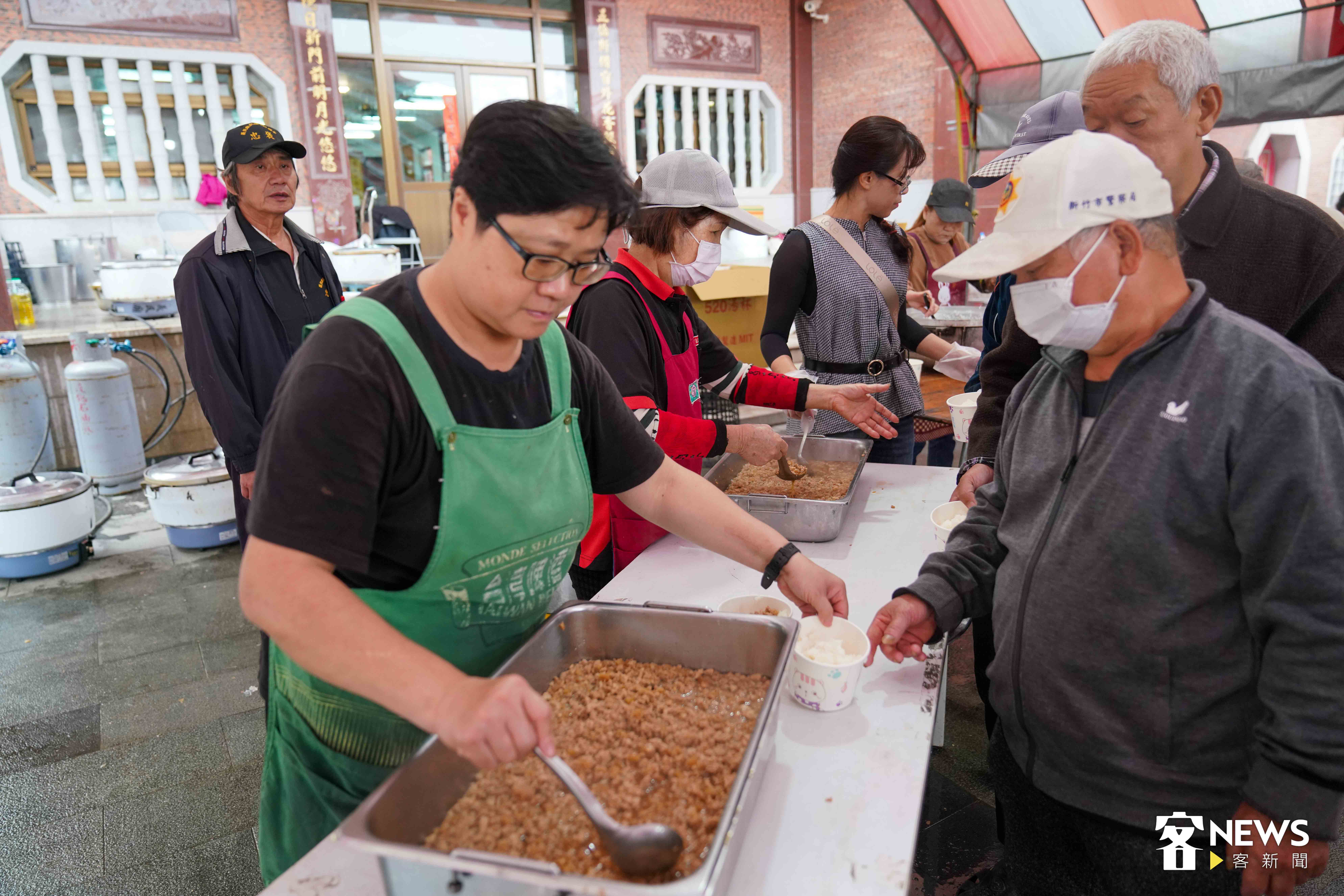 廟會活動少不了的「食福」。李台源攝