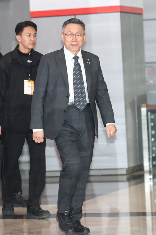 政見發表會後柯文哲步出會場並接受媒體聯訪。中央社記者吳家昇攝