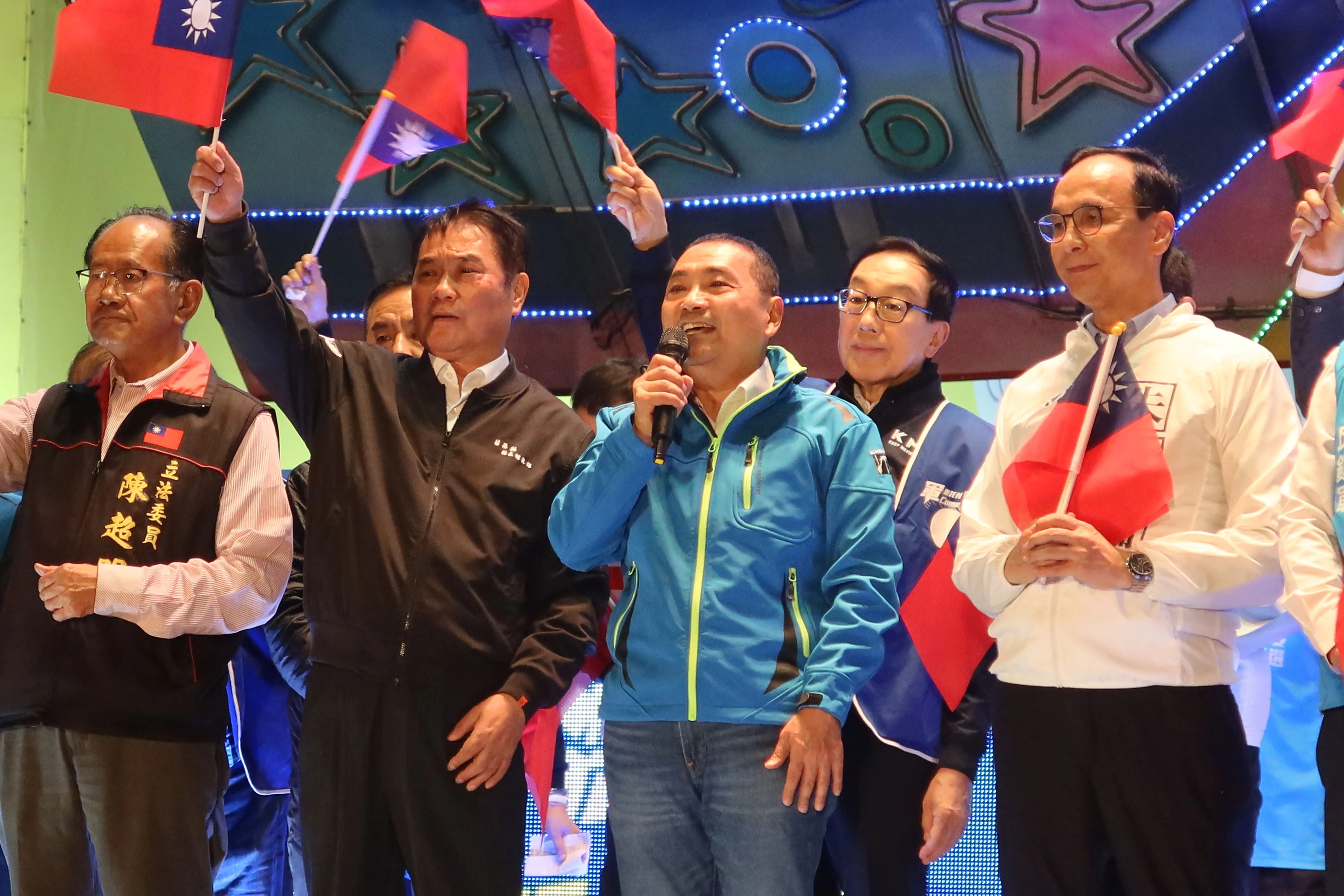 國民黨提名總統候選人侯友宜（中）到苗栗造勢，大談客家政策。何來美攝