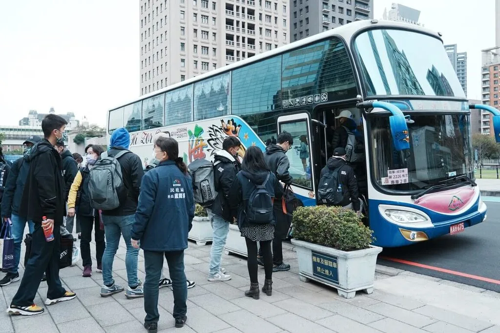 台中首梯1年義務役男71名入伍　市府專車載送成功嶺