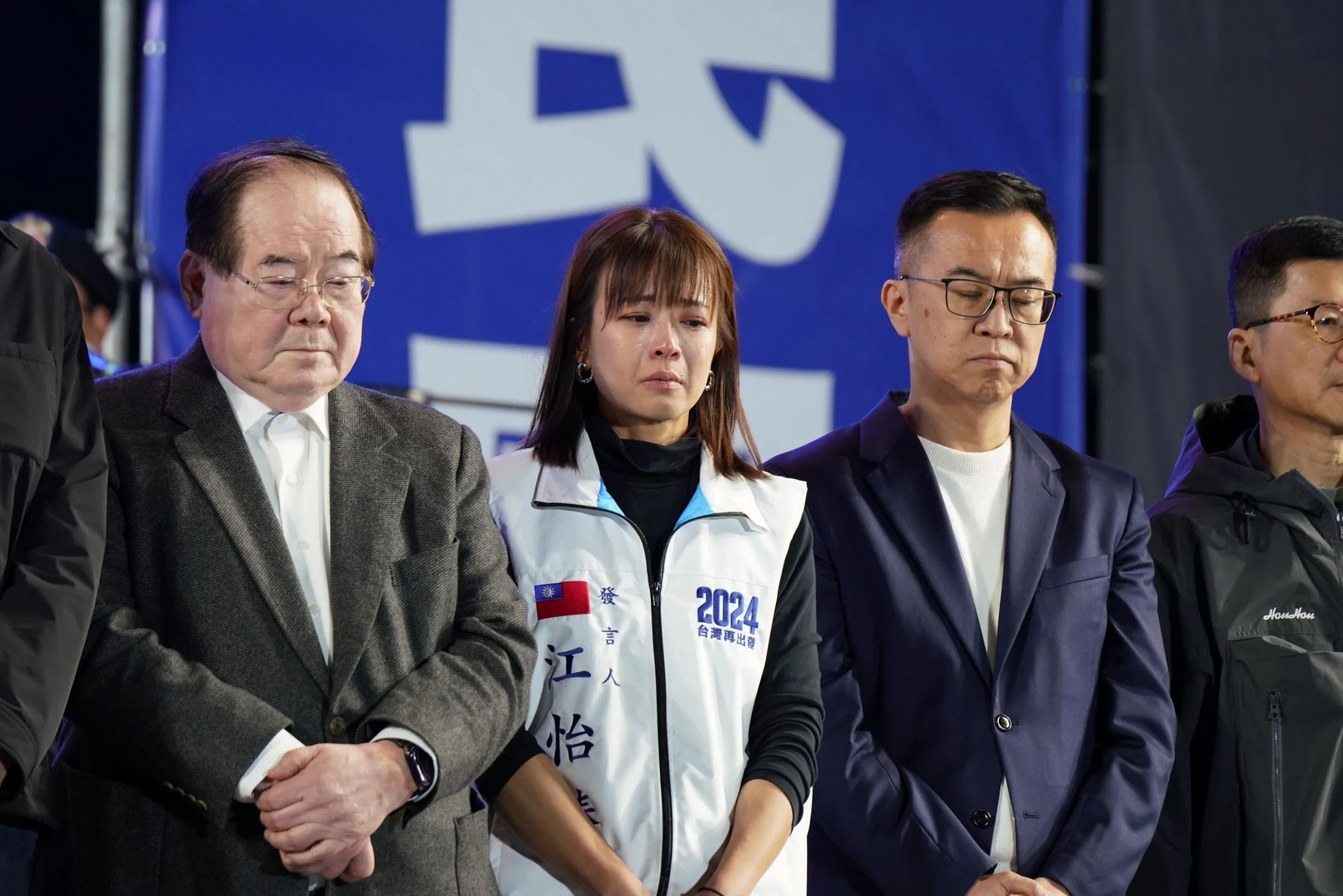 侯友宜競選團隊掉下眼淚。李台源攝