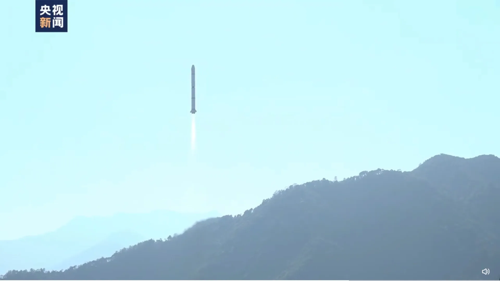中國央視公布愛因斯坦探針衛星發射升空畫面。翻攝央視微博