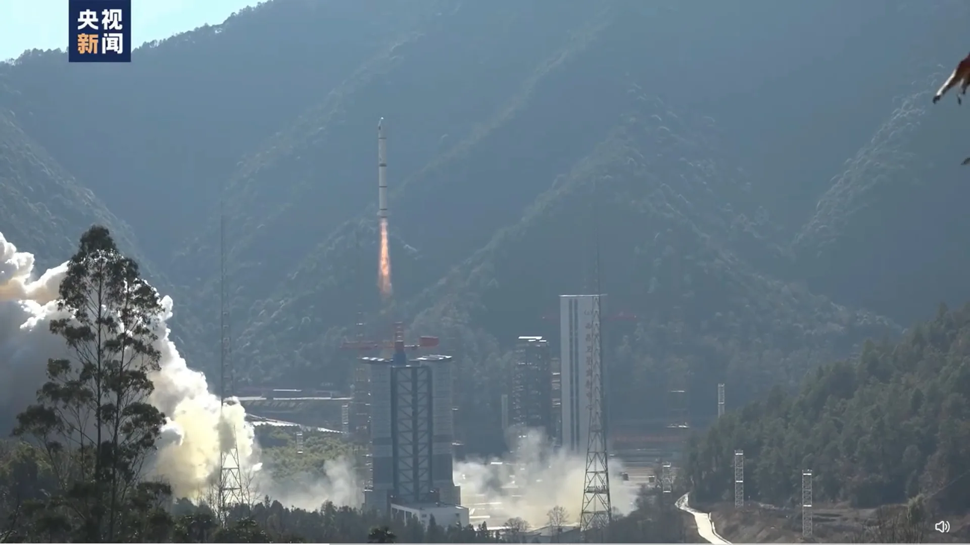 中國央視公布愛因斯坦探針衛星發射升空畫面。翻攝央視微博
