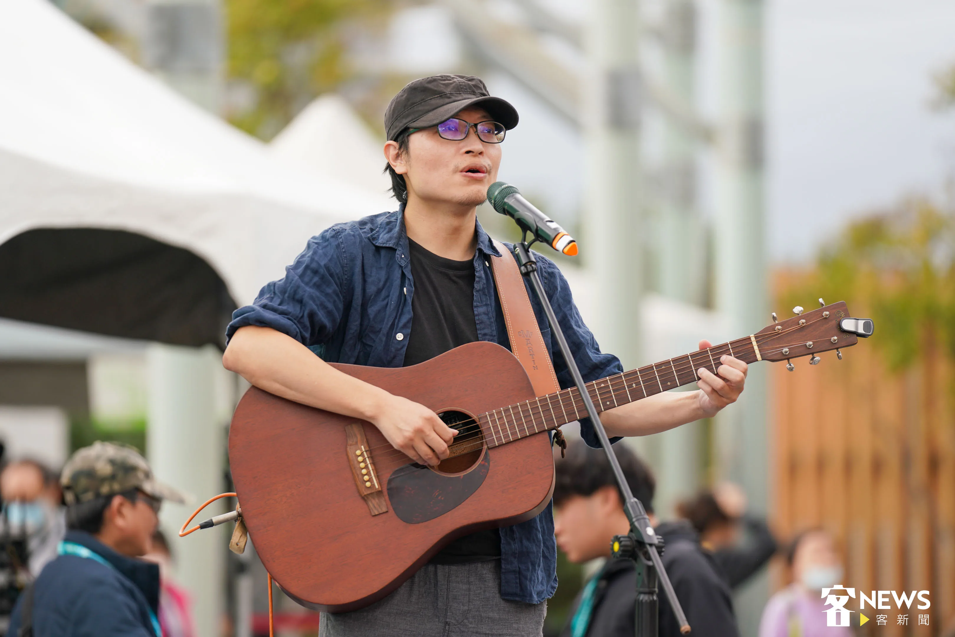 黃瑋傑用南四縣腔寫下吉東國小第一首校歌。范修語攝
