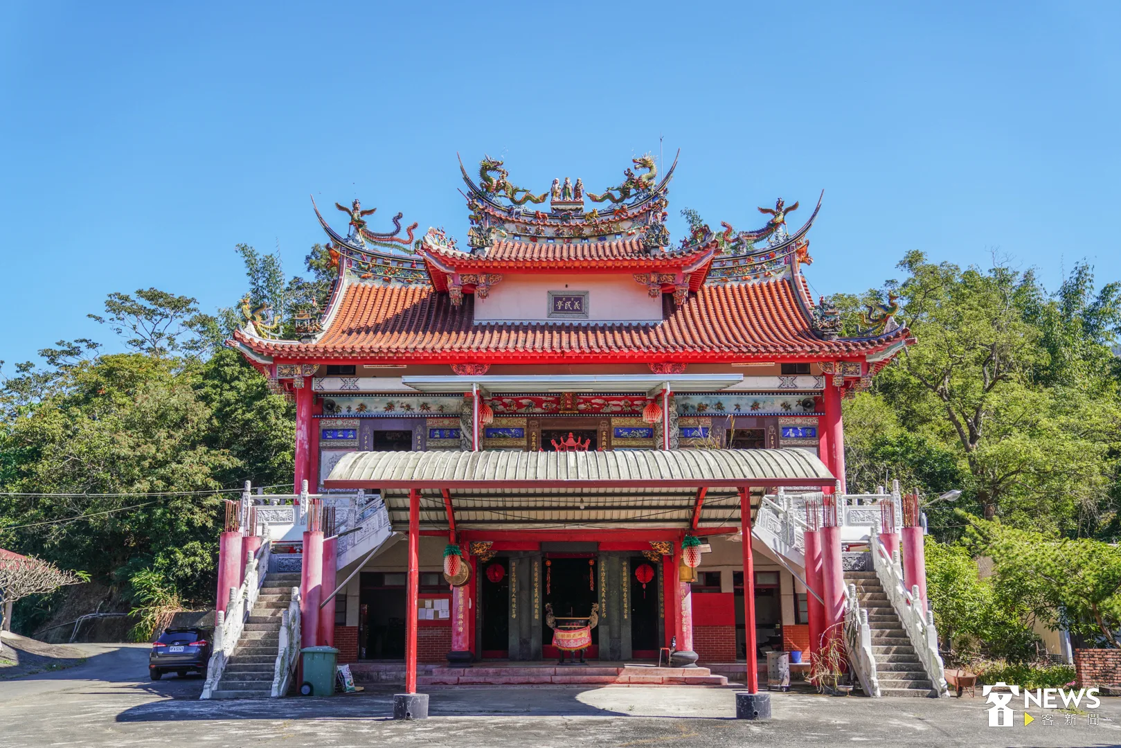 甲仙義民廟建在崩坪坑、班芝埔溪兩溪交匯的台地（油礦巷／溪）上。洪俊傑攝