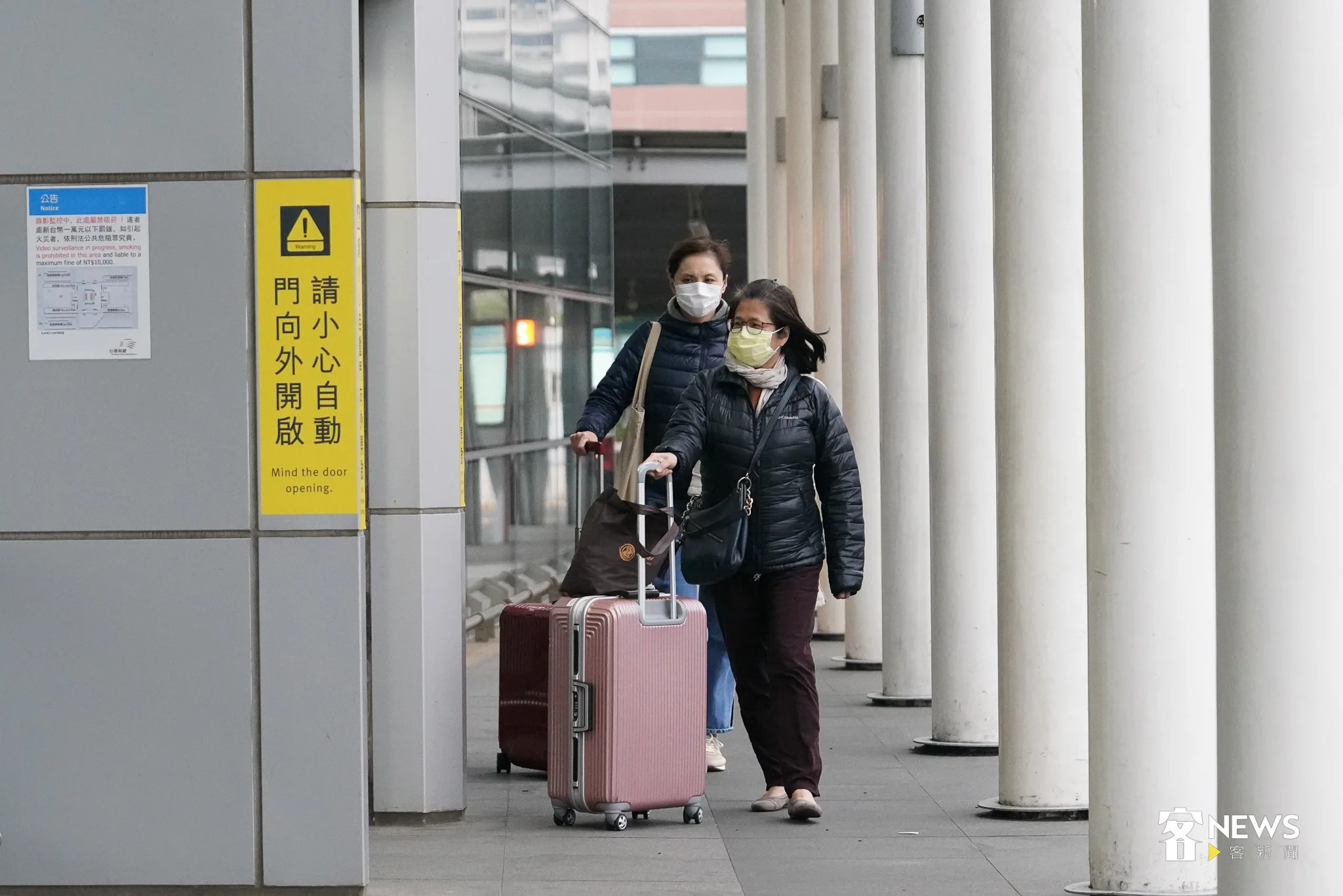 根據交通部中央氣象署網站資料，今天清晨本島平地最低溫為新竹縣湖口鄉、新北市石門區攝氏9.6度，桃園市楊梅區9.7度。洪俊傑攝