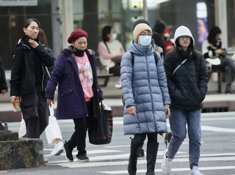 冷氣團挾境外污染物　西半部留意空品亮橘燈