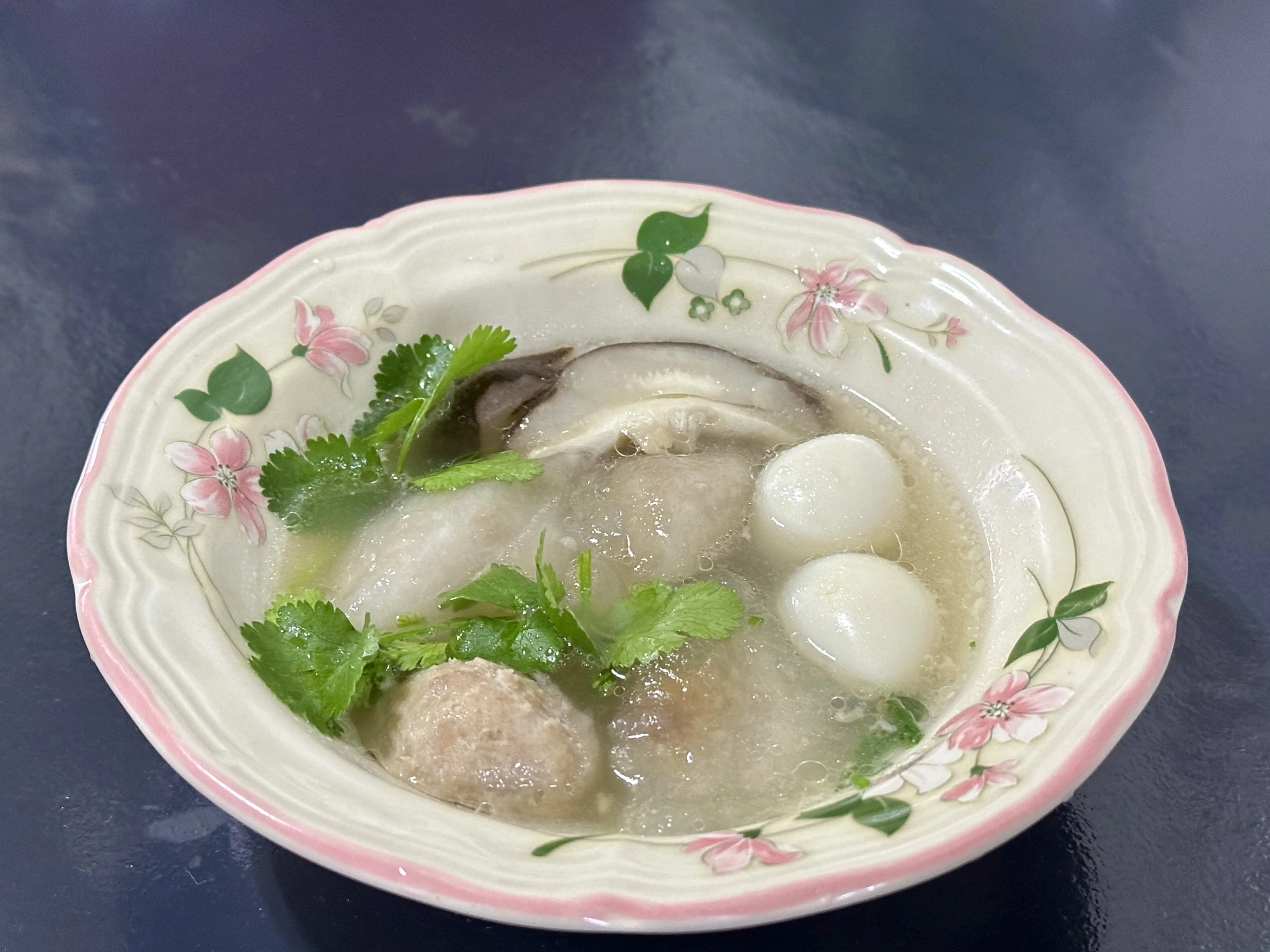 加了客式水晶餃的水晶鴿蛋湯。蕭秀琴攝
