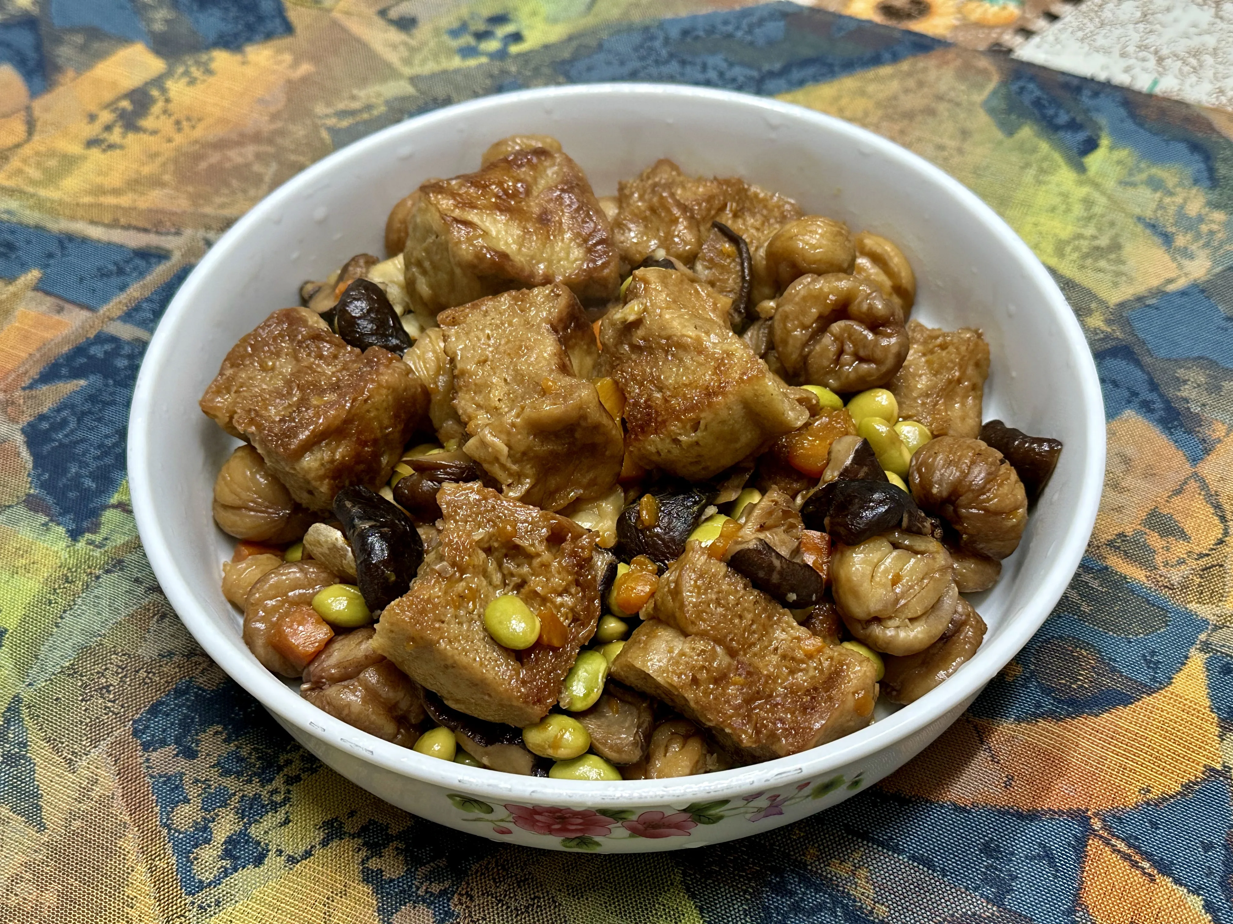 烤麩也是典型的素味,素菜的食材以豆製品、小麥製品為多,烤麩或麵筋是小麥製品。蕭秀琴攝