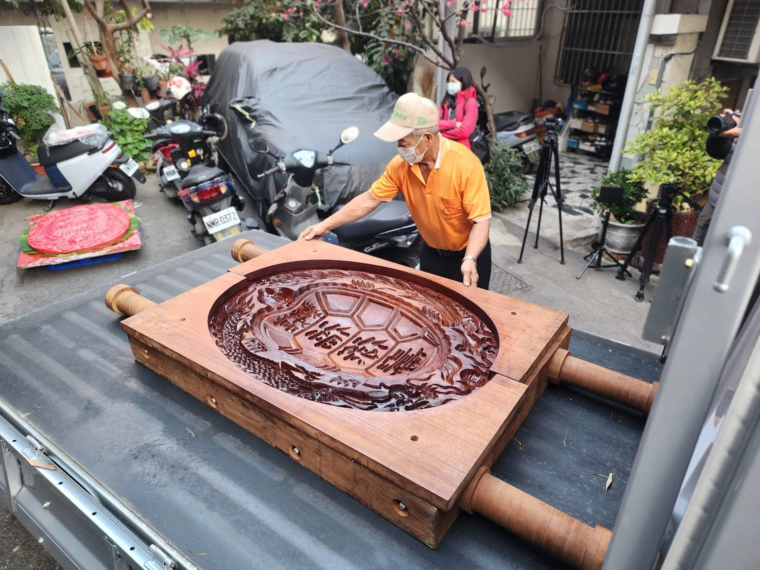 重達200斤的粄印是由製粄吳新發與粄印雕刻師鄭永斌聯合開發完成的。吳哲銘攝