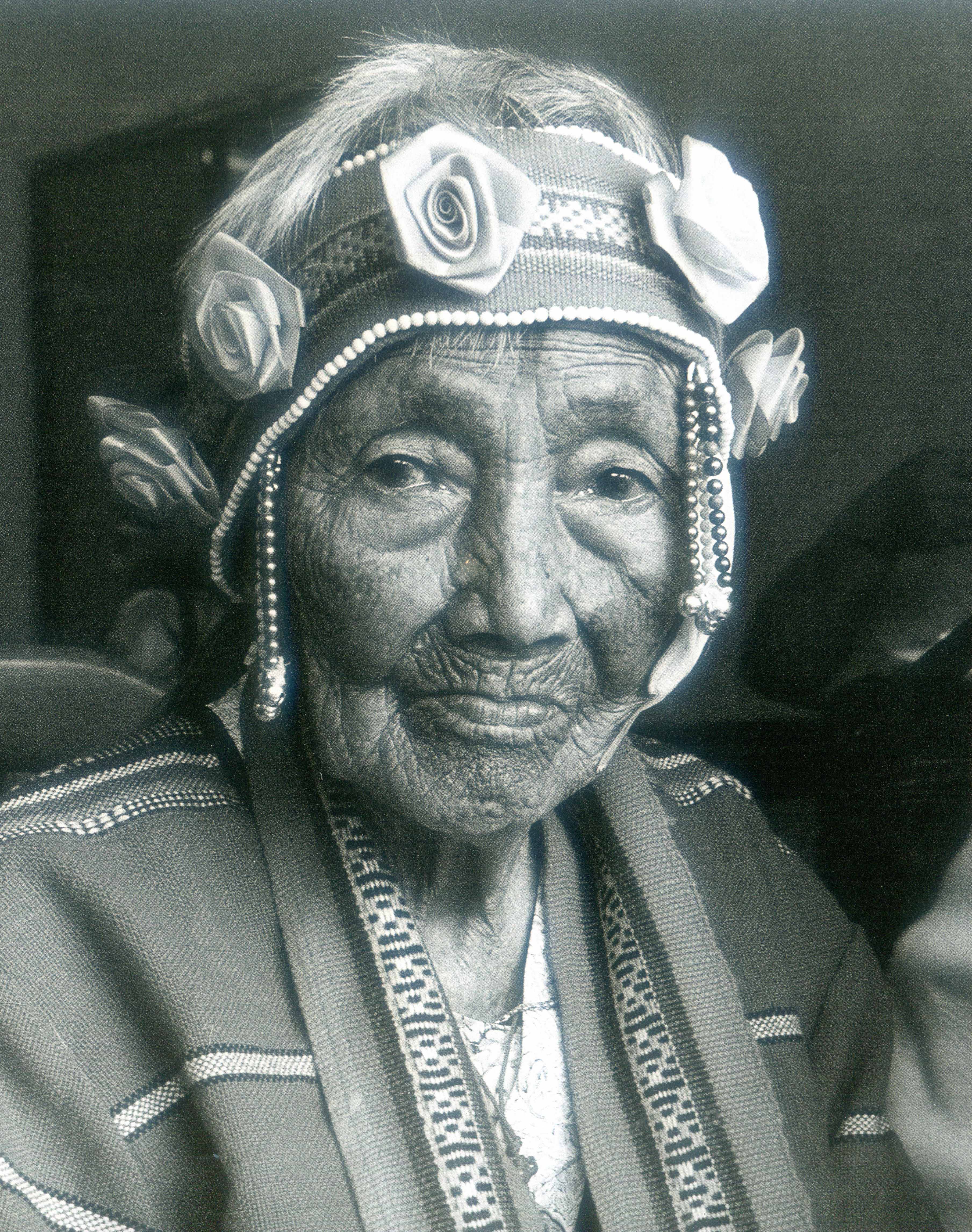 紋面國寶陳雲松(1901—2001),2000年在泰安鄉南灣歡度百歲生日。羅漢章提供