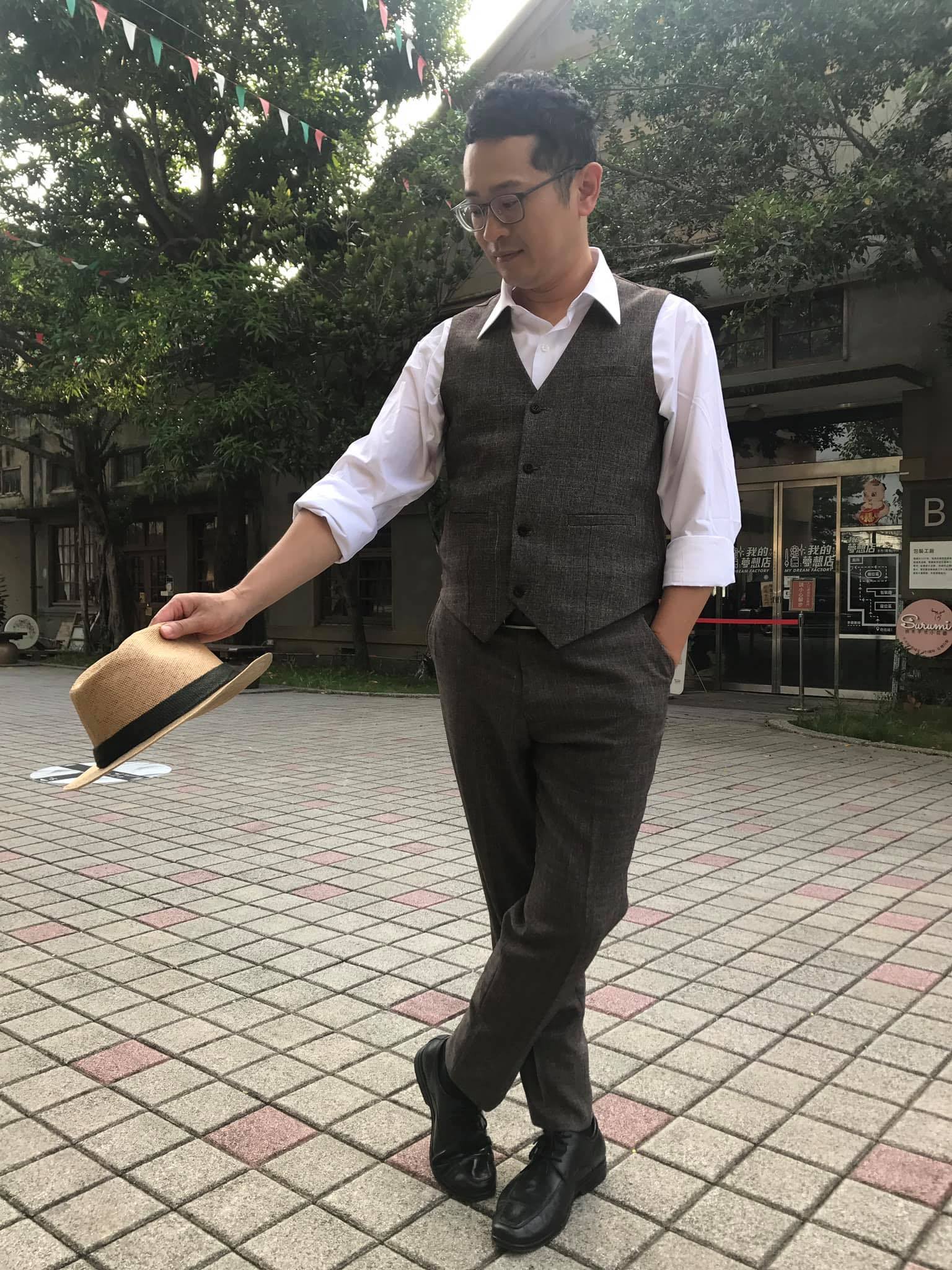 范姜泰基演出許多台灣戲劇，也常在臉書分享戲服的裝扮。翻攝范姜泰基臉書
