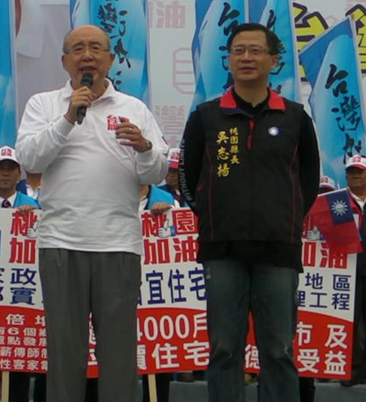桃園吳家從吳鴻麟、吳伯雄到吳志揚,祖孫三代都當選過縣長,圖為吳伯雄、吳志揚父子合影。曾增勳提供